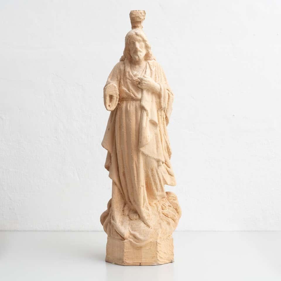 20ième siècle Sculpture traditionnelle religieuse en bois tournée du Christ Jésus-Christ en vente