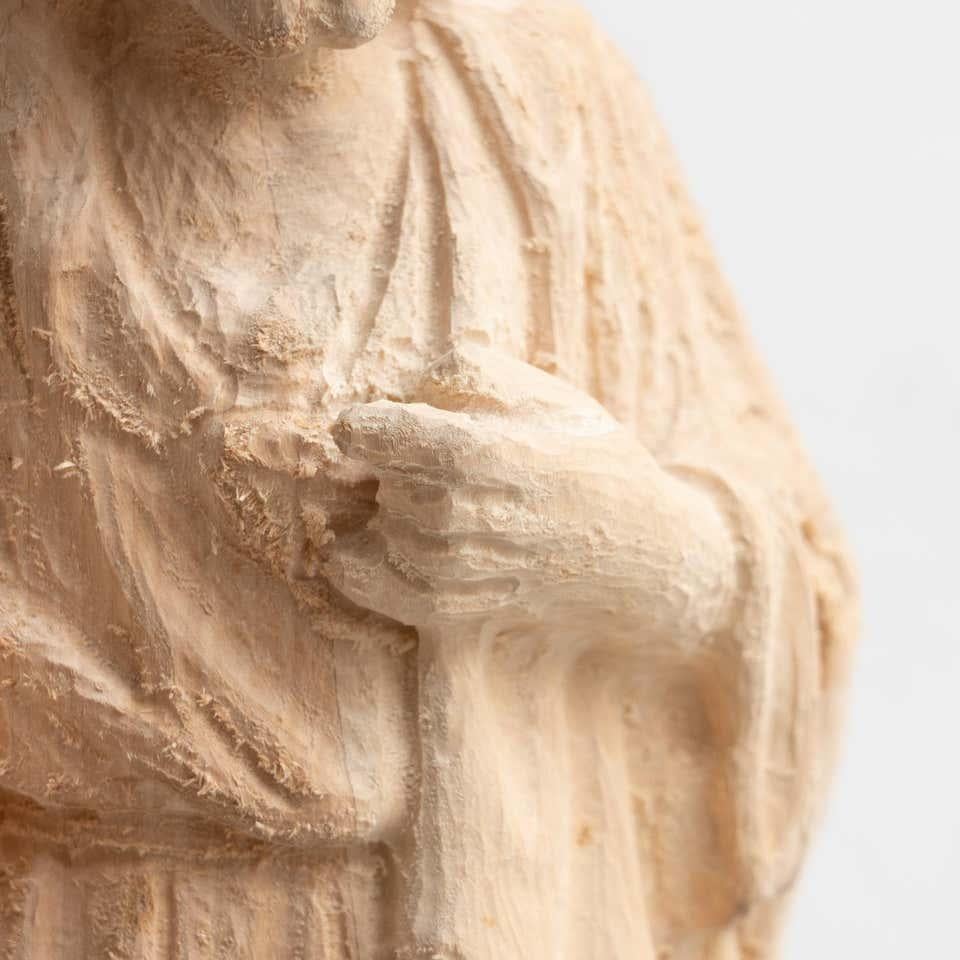 Sculpture traditionnelle religieuse en bois tournée du Christ Jésus-Christ en vente 1