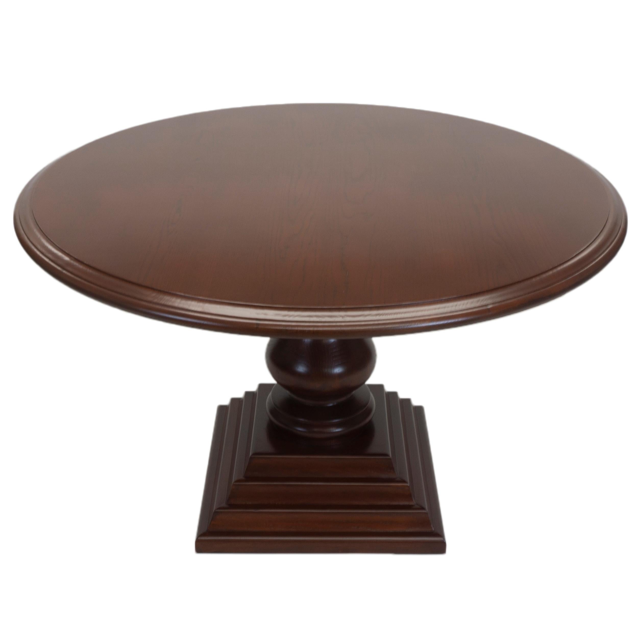 Chêne Table de salle à manger traditionnelle ronde à piédestal en vente