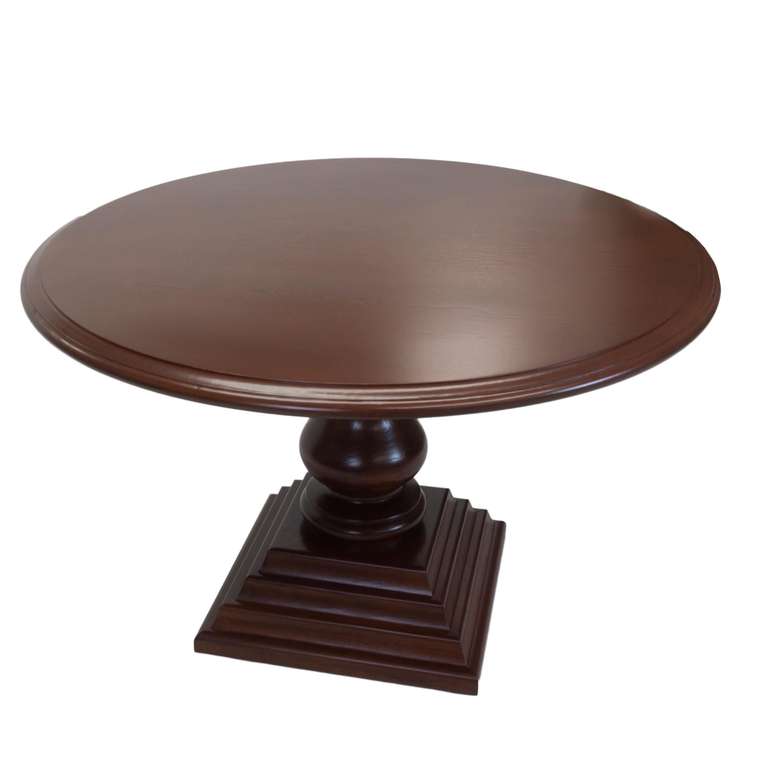 Traditional Round Pedestal Dining Table In New Condition For Sale In Greenwich, CT