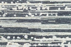 Tappeto tradizionale in seta grigio ardesia con motivi astratti "Mistlace"