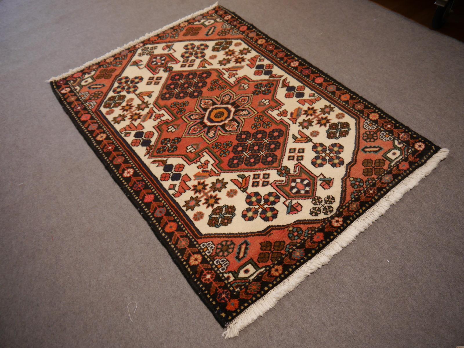 Traditional classic vintage rug wool hand knotted semi antique carpet Midcentury. Rustic design, typical village production.

Design: Medaillon
Pile: Wool
Warp: Cotton
Style: Traditional, Art Deco, European, Edwardian, Victorian
Length: 5.1 ft, 155