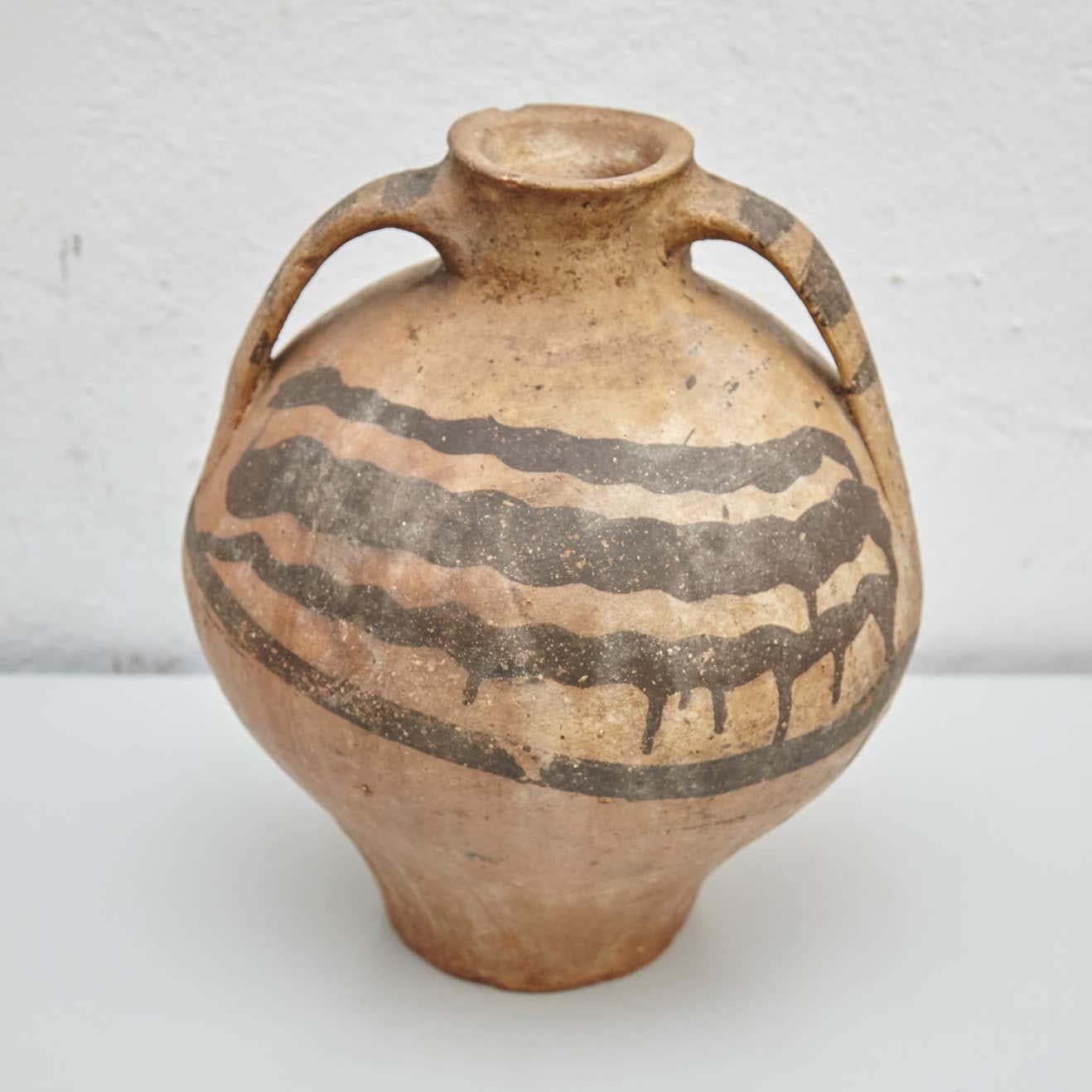 Traditional rustic hand painted ceramic vase

Manufactured in Spain, circa 1940.

In original condition, with minor wear consistent with age and use, preserving a beautiful patina.
