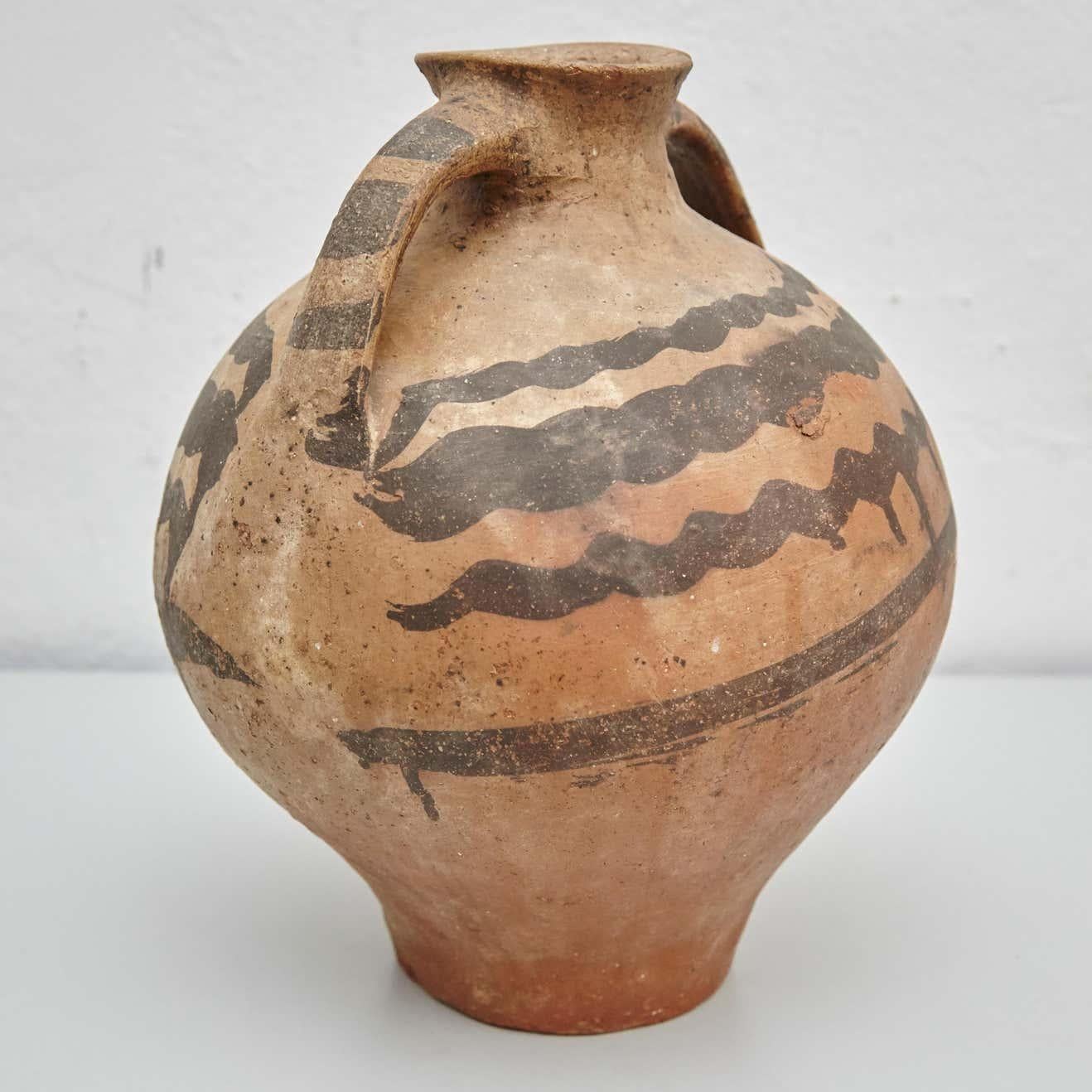 Milieu du XXe siècle Vase traditionnel rustique peint à la main en vente