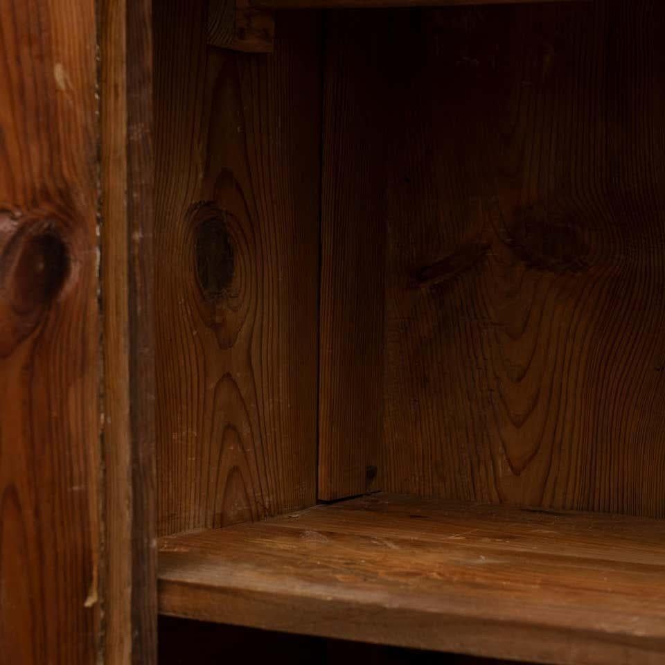 Commode rustique traditionnelle en pin - Espagne, Circa 1900 Bon état - En vente à Barcelona, ES