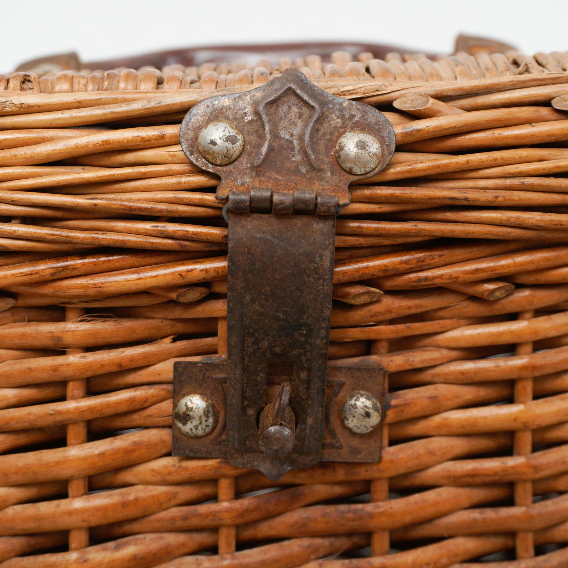 Traditional Rustic Rattan Basket, circa 1950 4