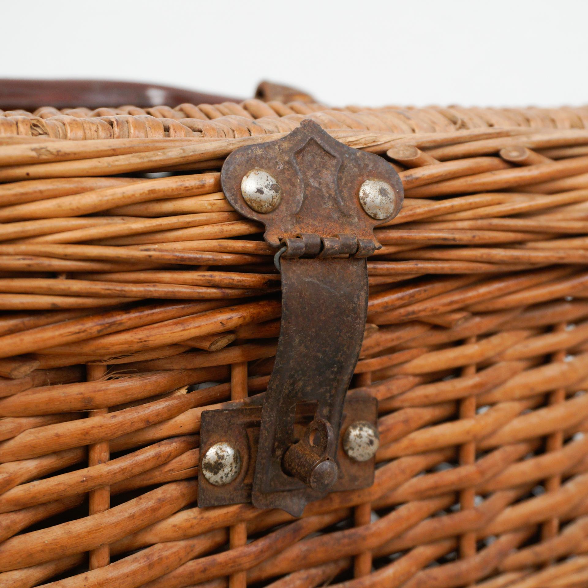 Traditional Rustic Rattan Basket, circa 1950 3