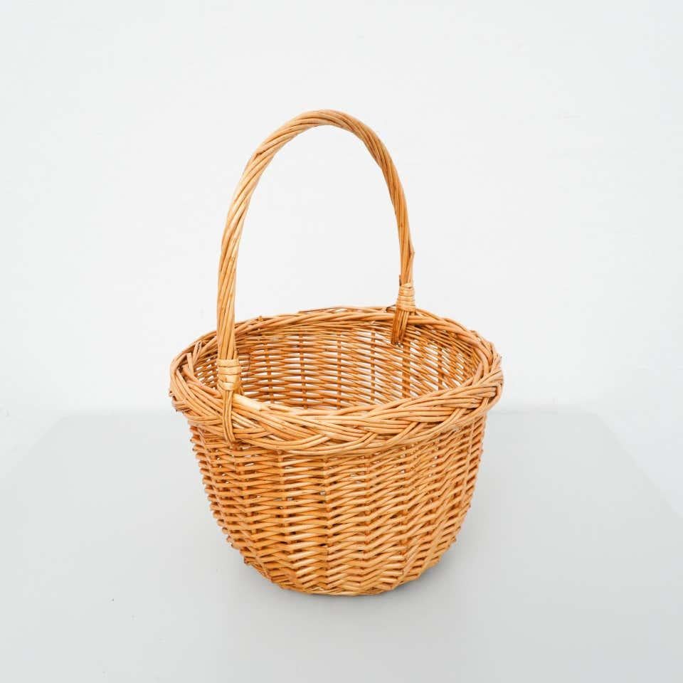 Mid-Century Modern Traditional Rustic Rattan Basket, circa 1960 For Sale