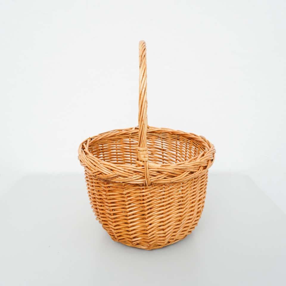 French Traditional Rustic Rattan Basket, circa 1960 For Sale