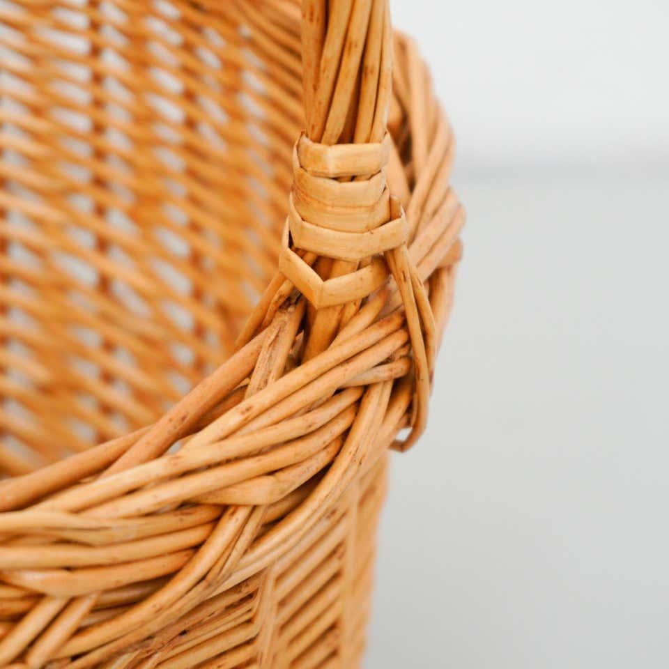 Mid-20th Century Traditional Rustic Rattan Basket, circa 1960 For Sale