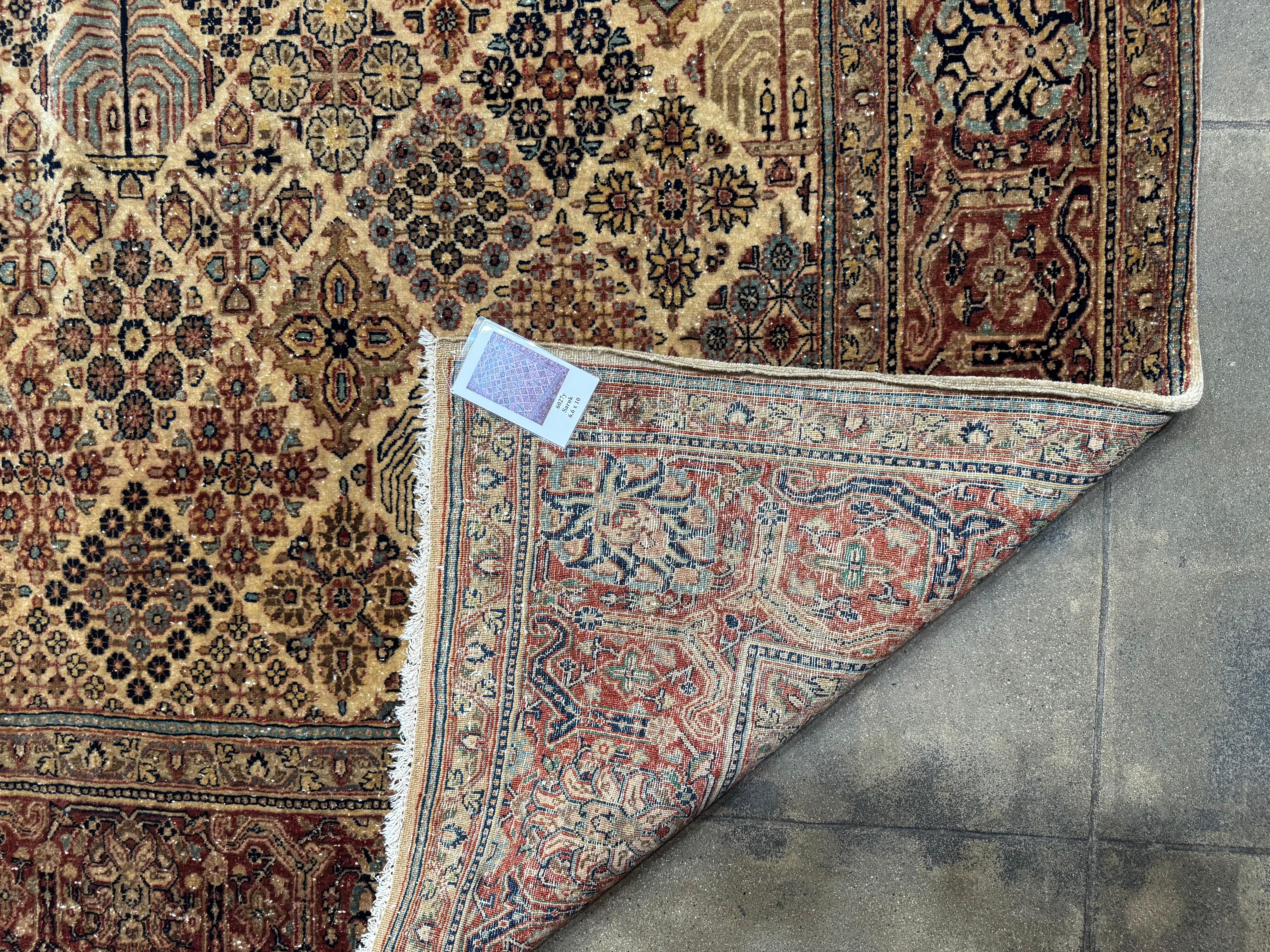 Tapis traditionnel Sarouk de style persan 6'6