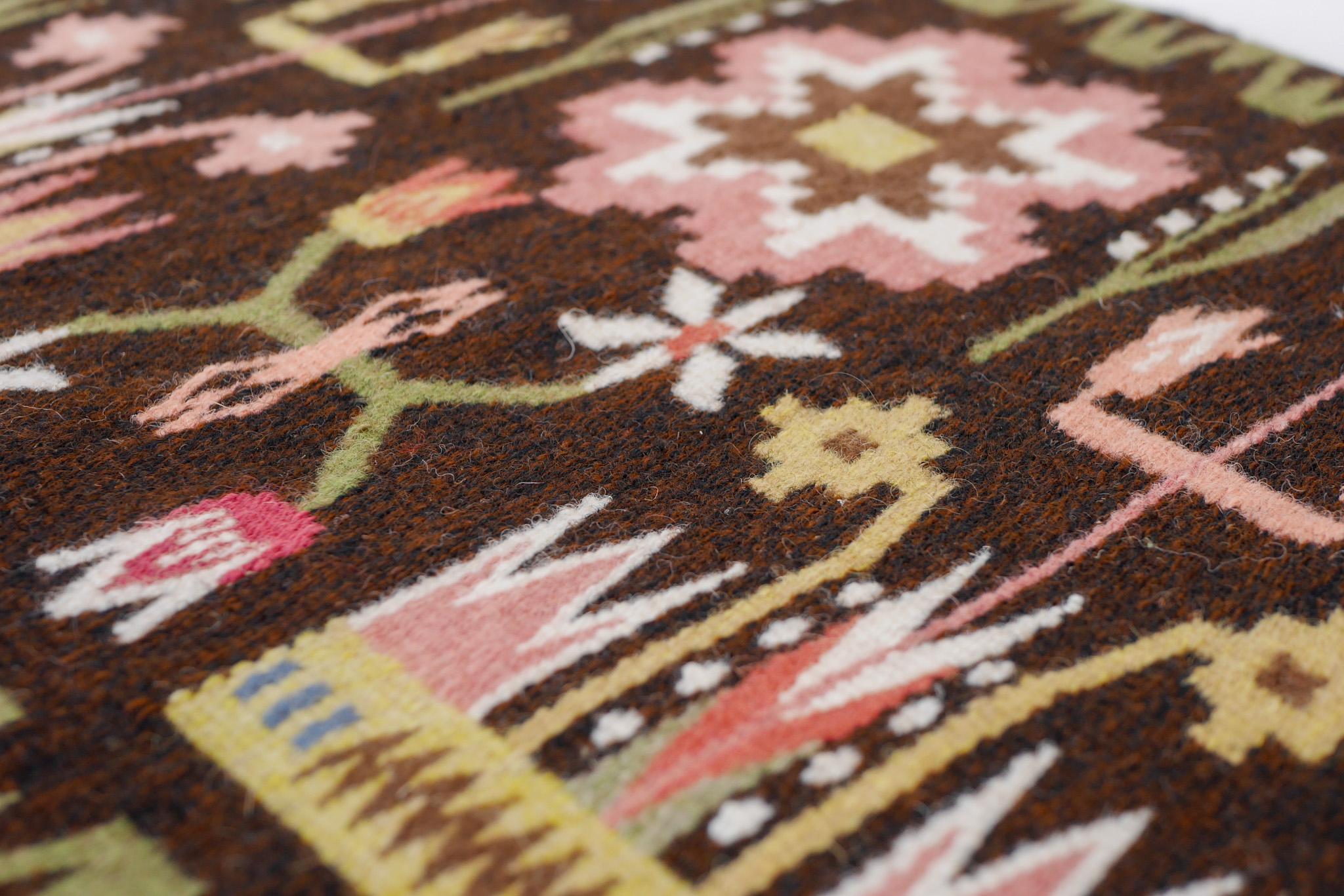 Traditioneller skandinavischer Wandschmuck, bekannt als der Garten von Blekinge (Handgewebt) im Angebot