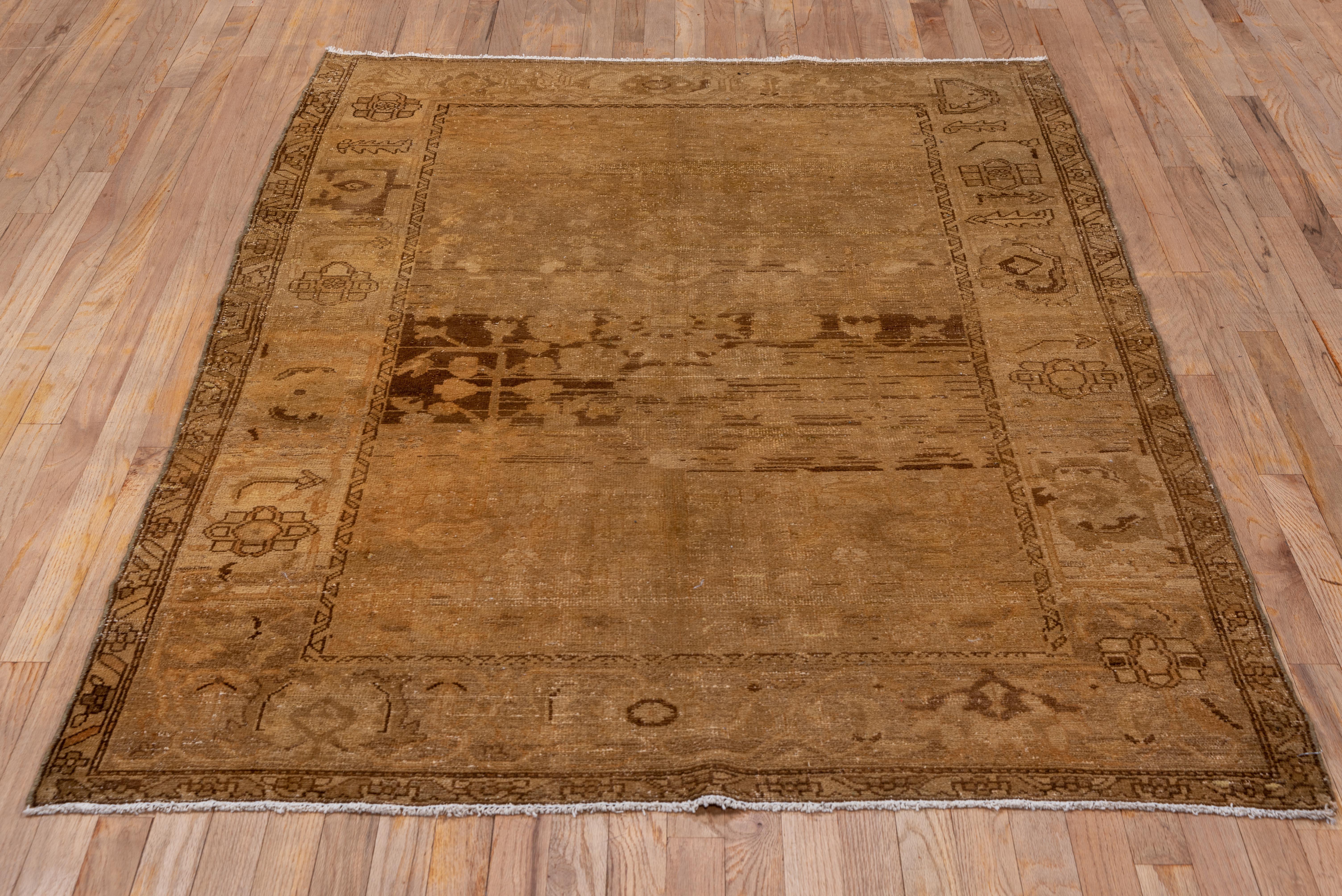 Traditional Senne Rug with Large Central Medallion For Sale 1