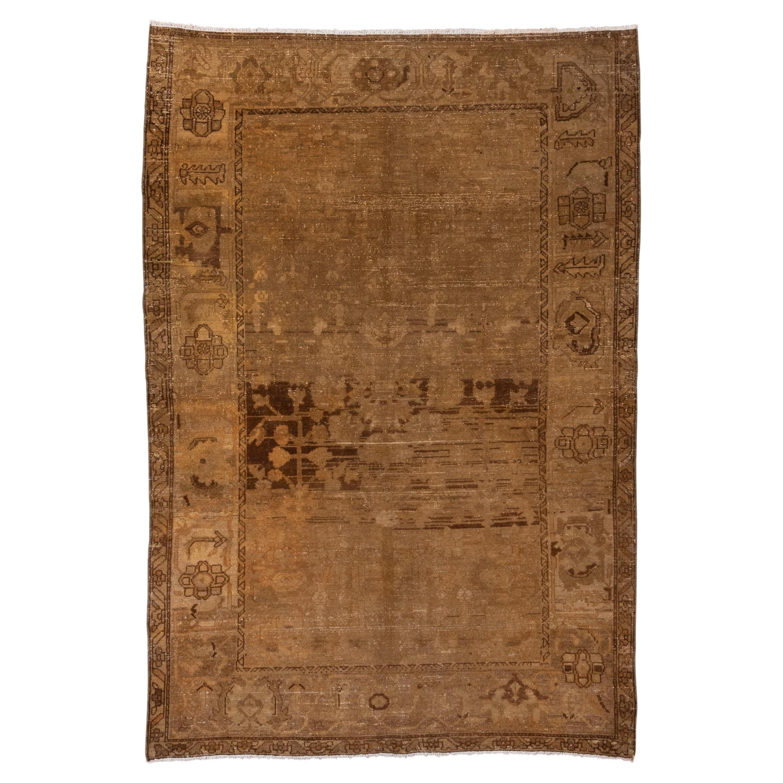 Traditional Senne Rug with Large Central Medallion For Sale