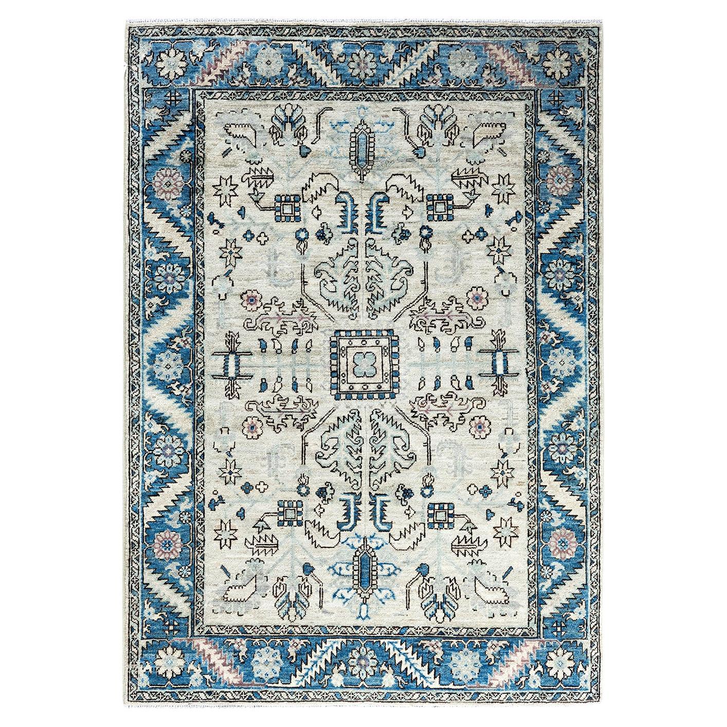 Tapis traditionnel Serapi noué à la main beige de 4' 3" x 5' 11" en vente