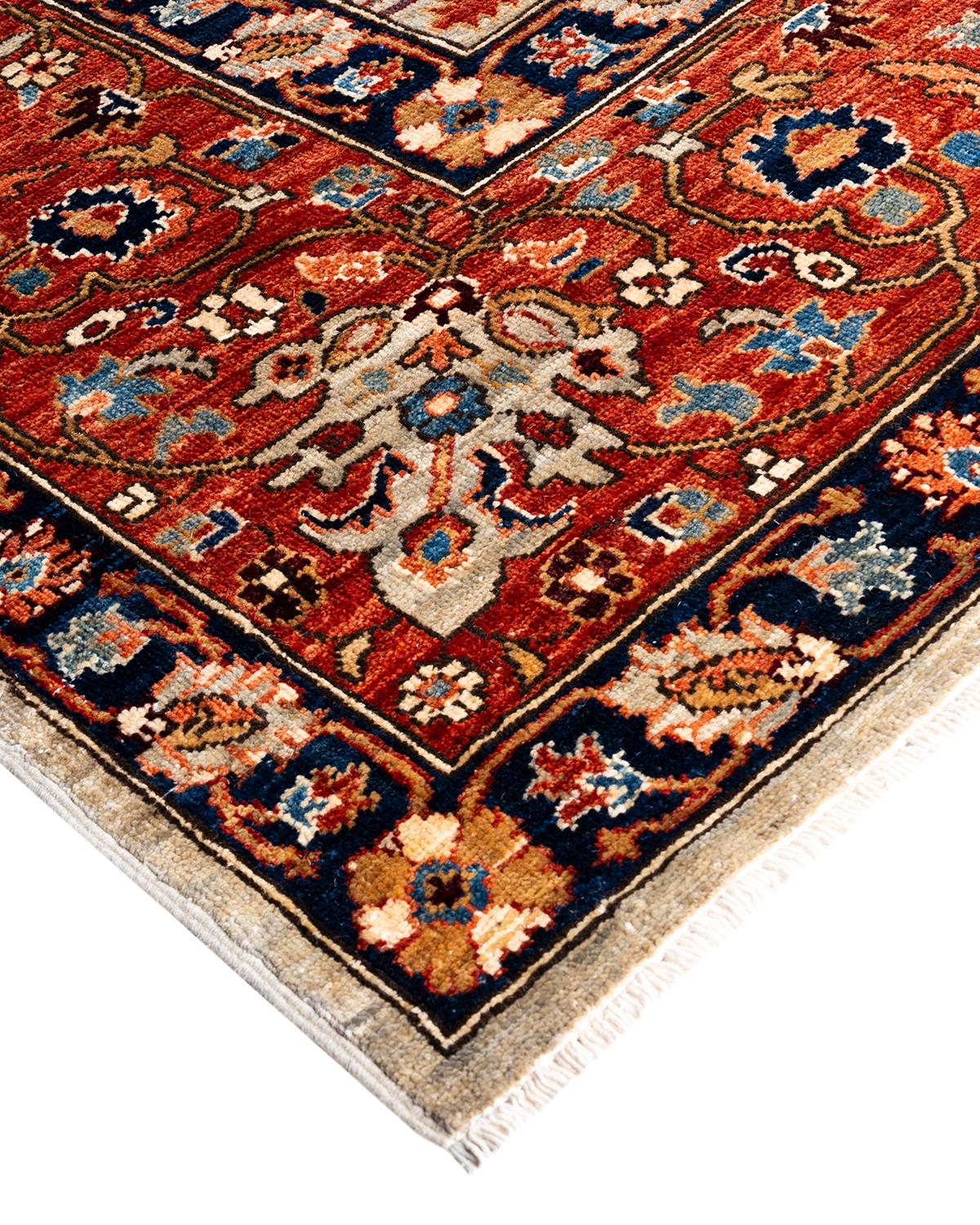 La fabrication des tapis persans dans toute sa splendeur a inspiré les couleurs riches, les motifs géométriques élaborés et les détails botaniques de la collection Serapi. Avec pas moins de 100 nœuds par pouce, ces tapis fabriqués à la main sont