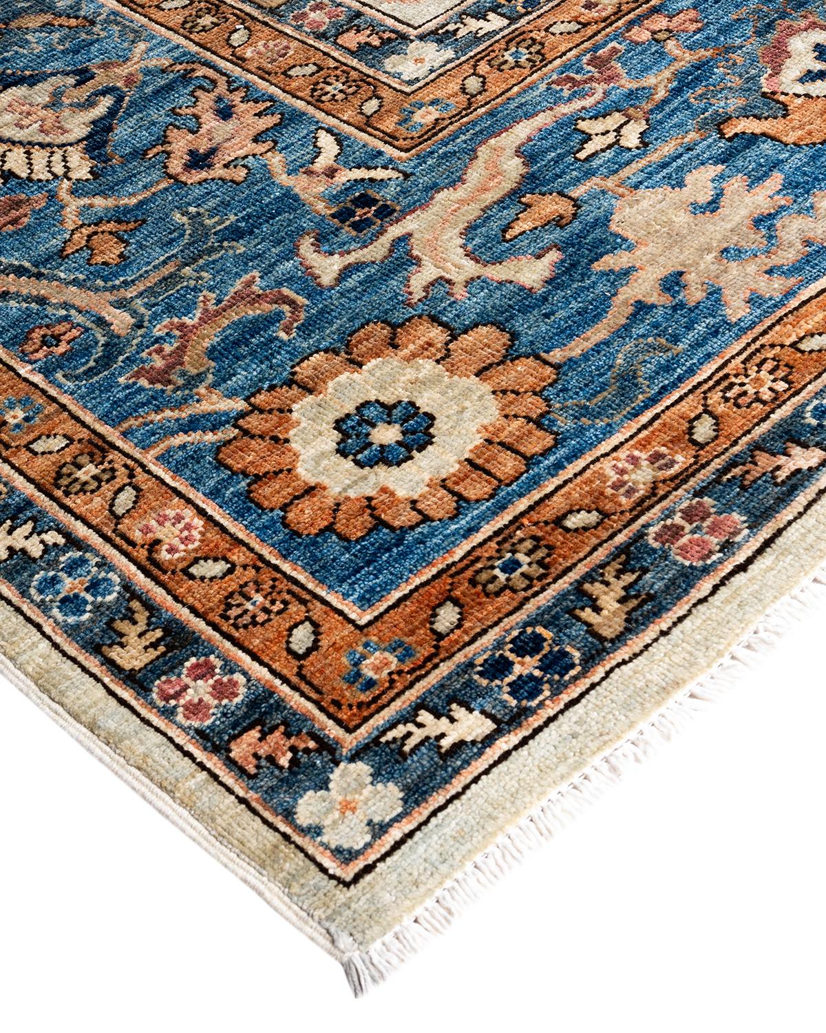La fabrication des tapis persans dans toute sa splendeur a inspiré les couleurs riches, les motifs géométriques élaborés et les détails botaniques de la collection Serapi. Avec pas moins de 100 nœuds par pouce, ces tapis fabriqués à la main sont