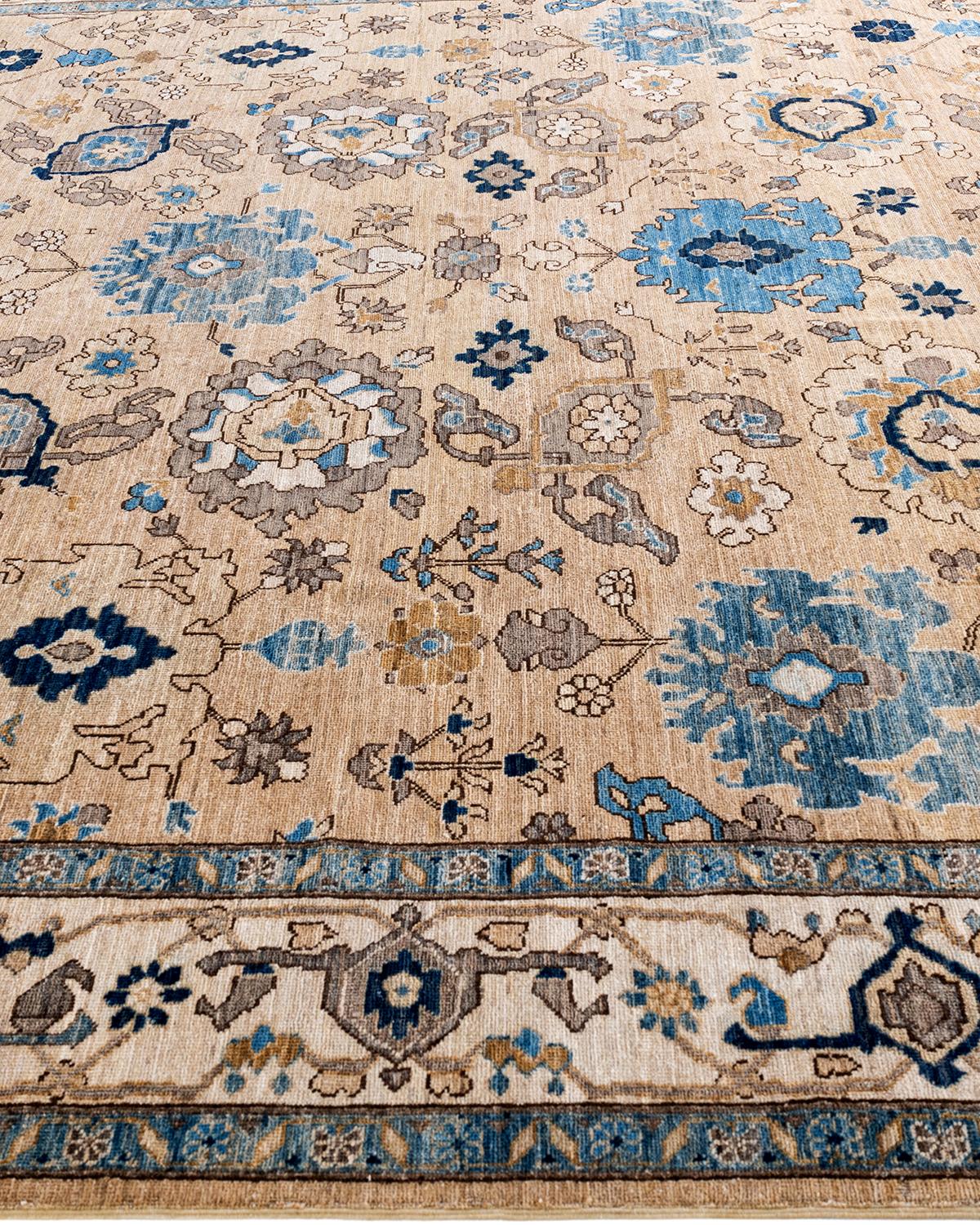 Traditional Serapi Hand Knotted Wool Beige Area Rug In New Condition For Sale In Norwalk, CT