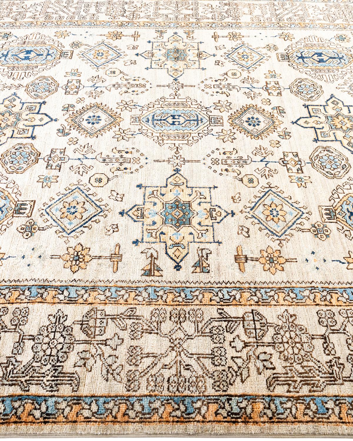 Traditional Serapi Hand Knotted Wool Beige Area Rug  In New Condition For Sale In Norwalk, CT