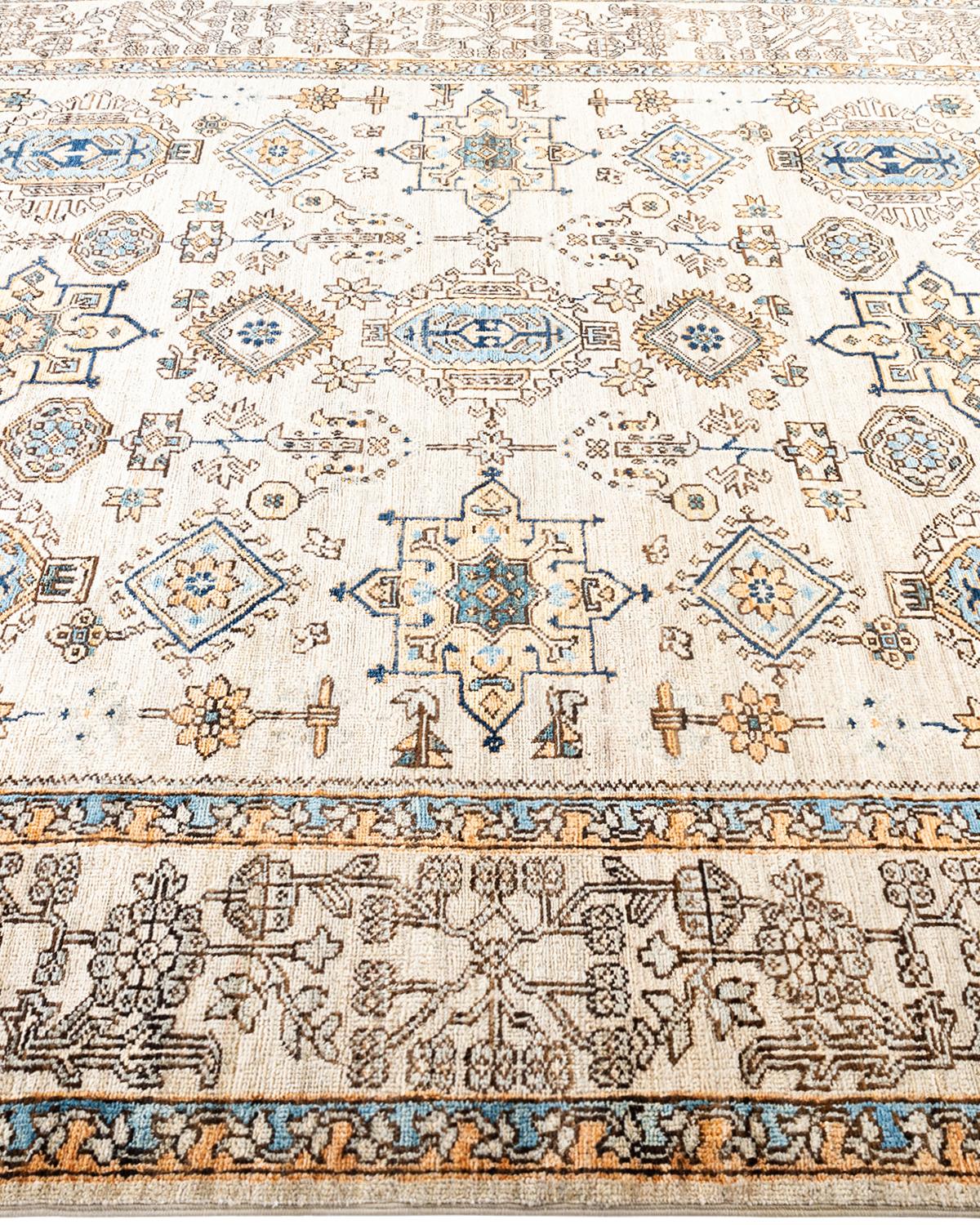 Traditional Serapi Hand Knotted Wool Beige Area Rug In New Condition For Sale In Norwalk, CT