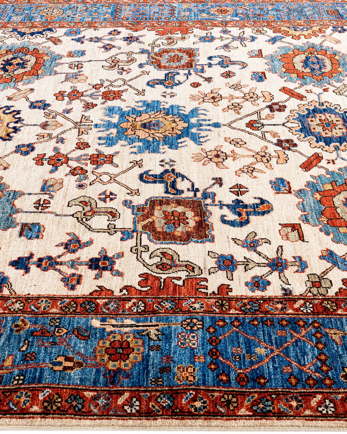 Traditional Serapi Hand Knotted Wool Beige Area Rug In New Condition For Sale In Norwalk, CT