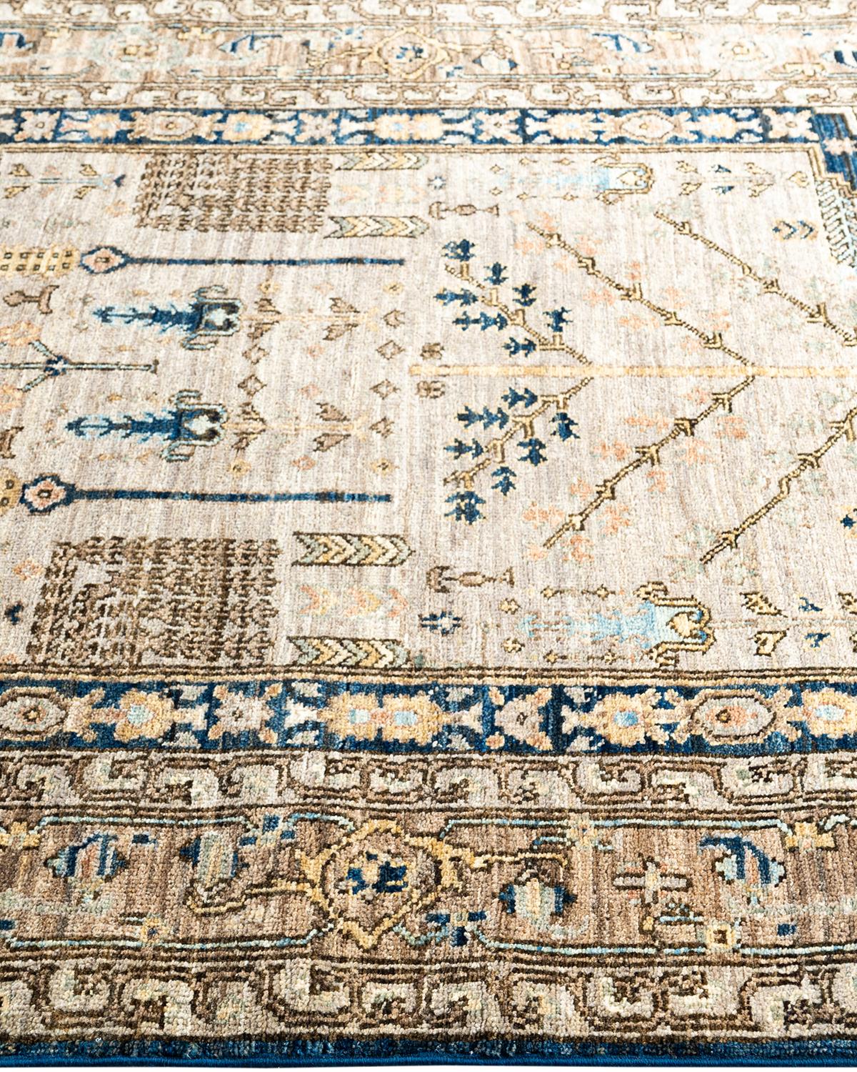 Traditional Serapi Hand Knotted Wool Beige Area Rug In New Condition In Norwalk, CT