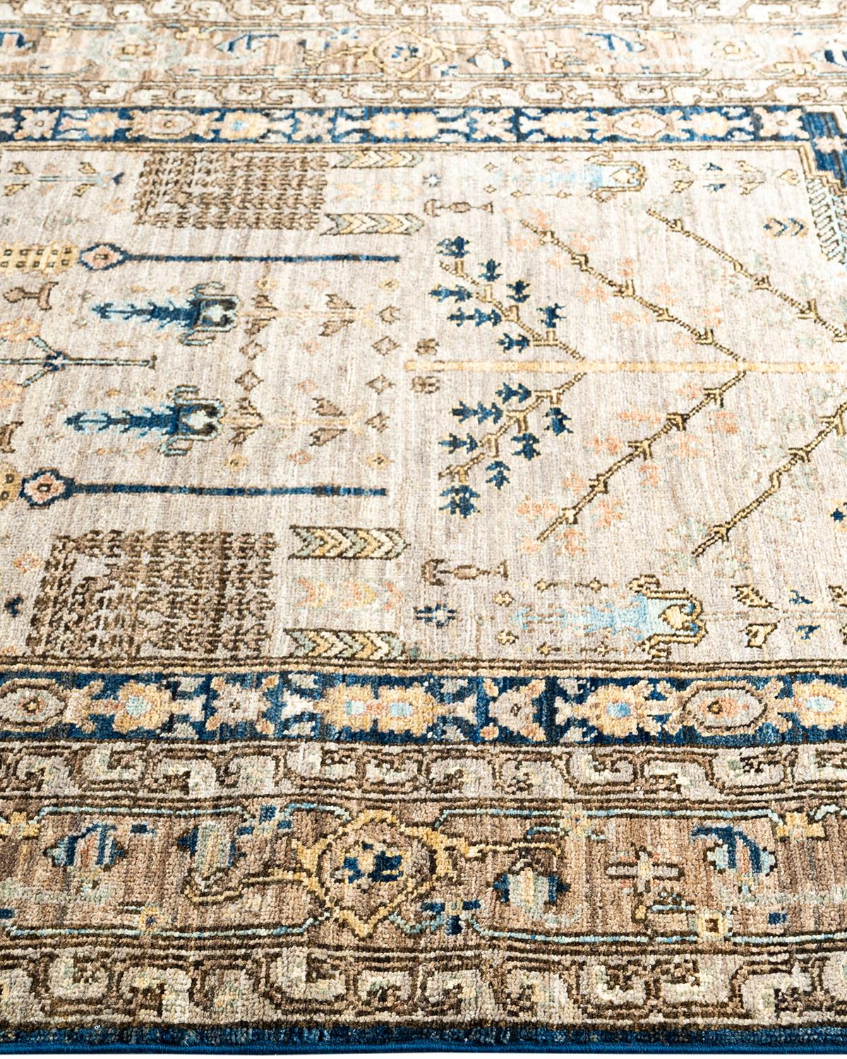 Traditional Serapi Hand Knotted Wool Beige Area Rug In New Condition For Sale In Norwalk, CT