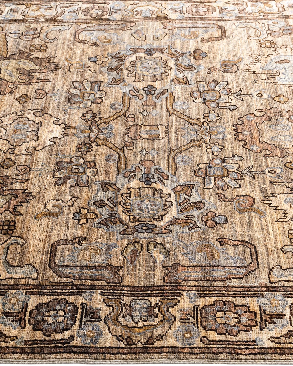 Traditional Serapi Hand Knotted Wool Beige Area Rug  In New Condition For Sale In Norwalk, CT