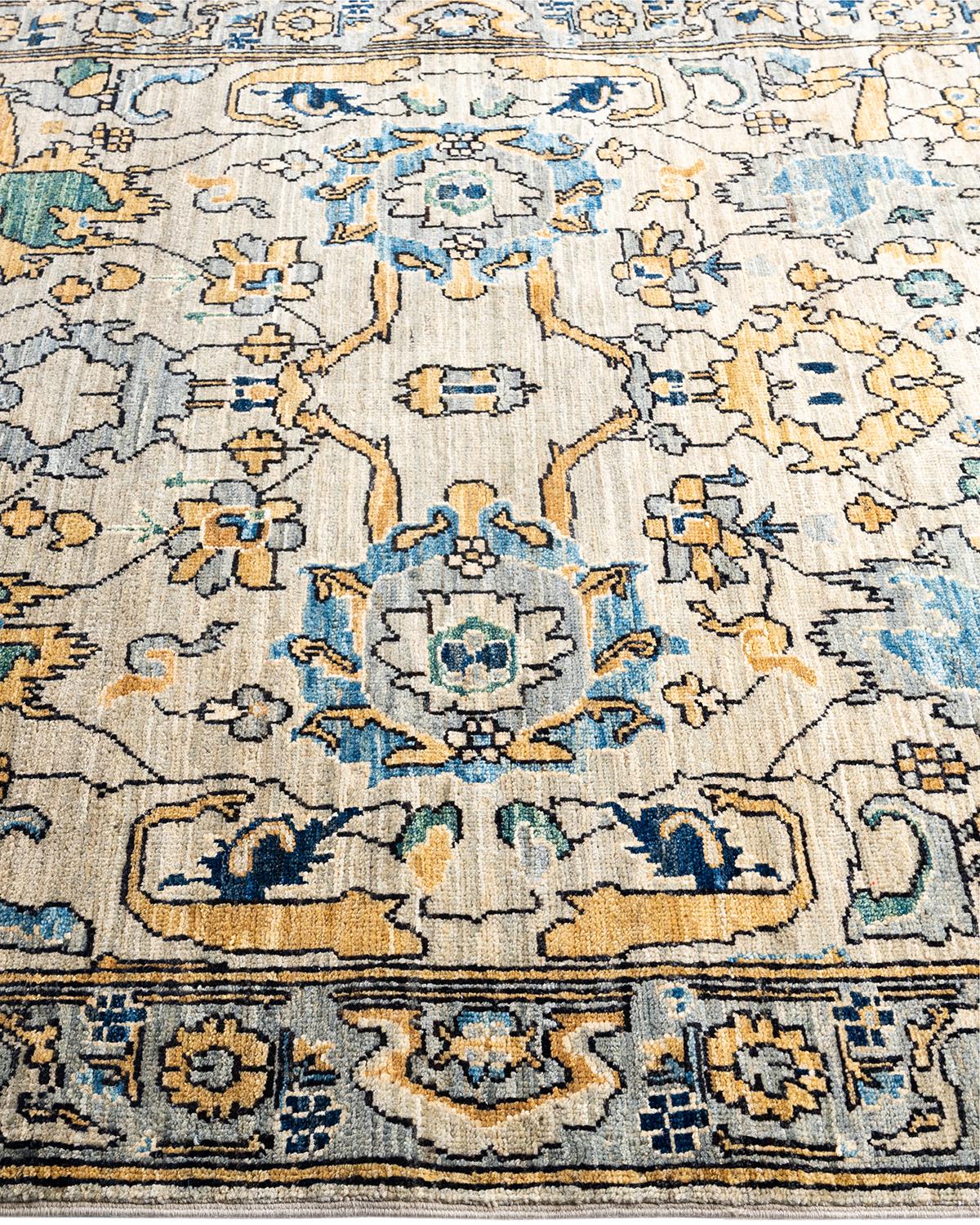 Traditional Serapi Hand Knotted Wool Beige Area Rug In New Condition For Sale In Norwalk, CT
