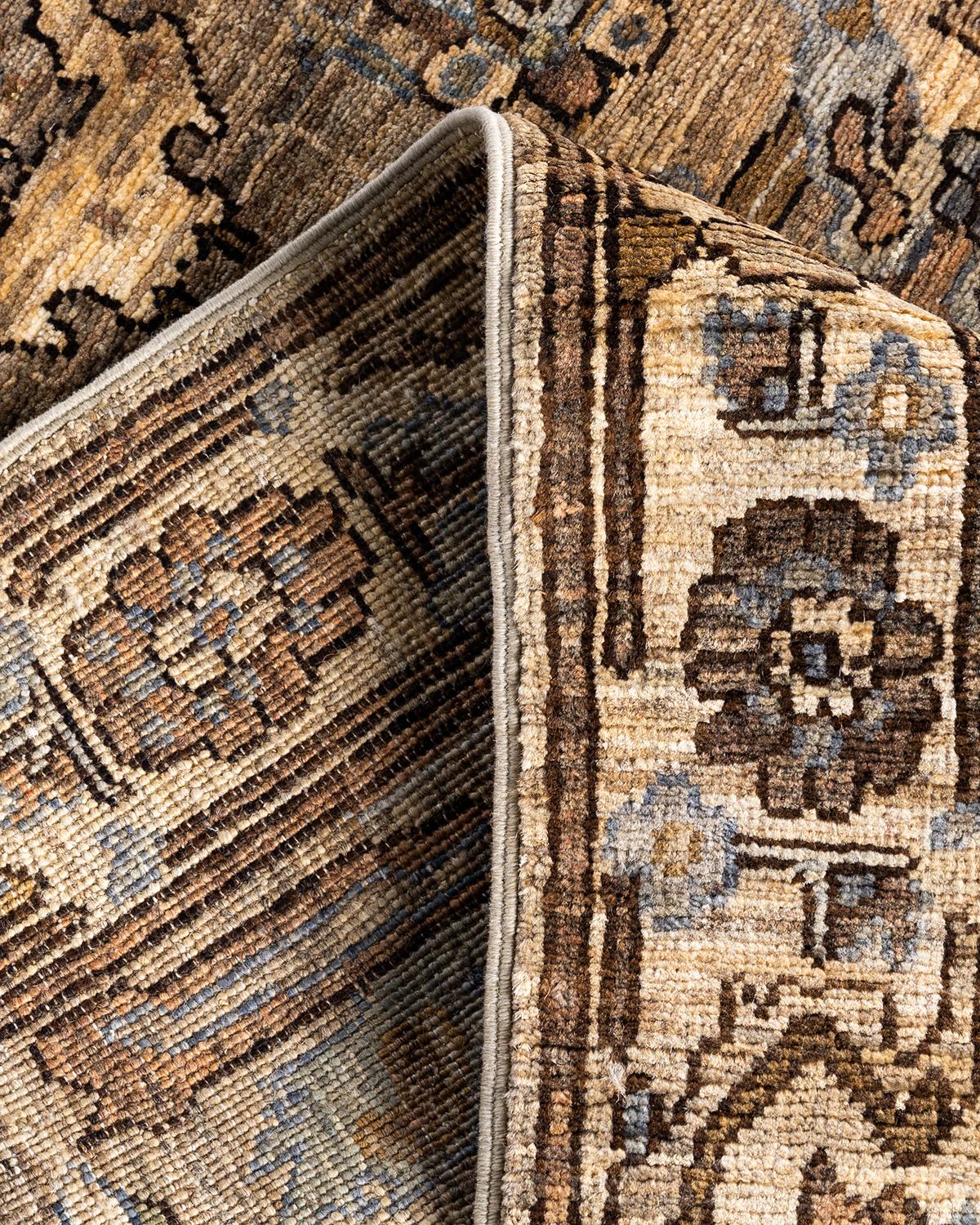 Traditional Serapi Hand Knotted Wool Beige Area Rug  For Sale 1
