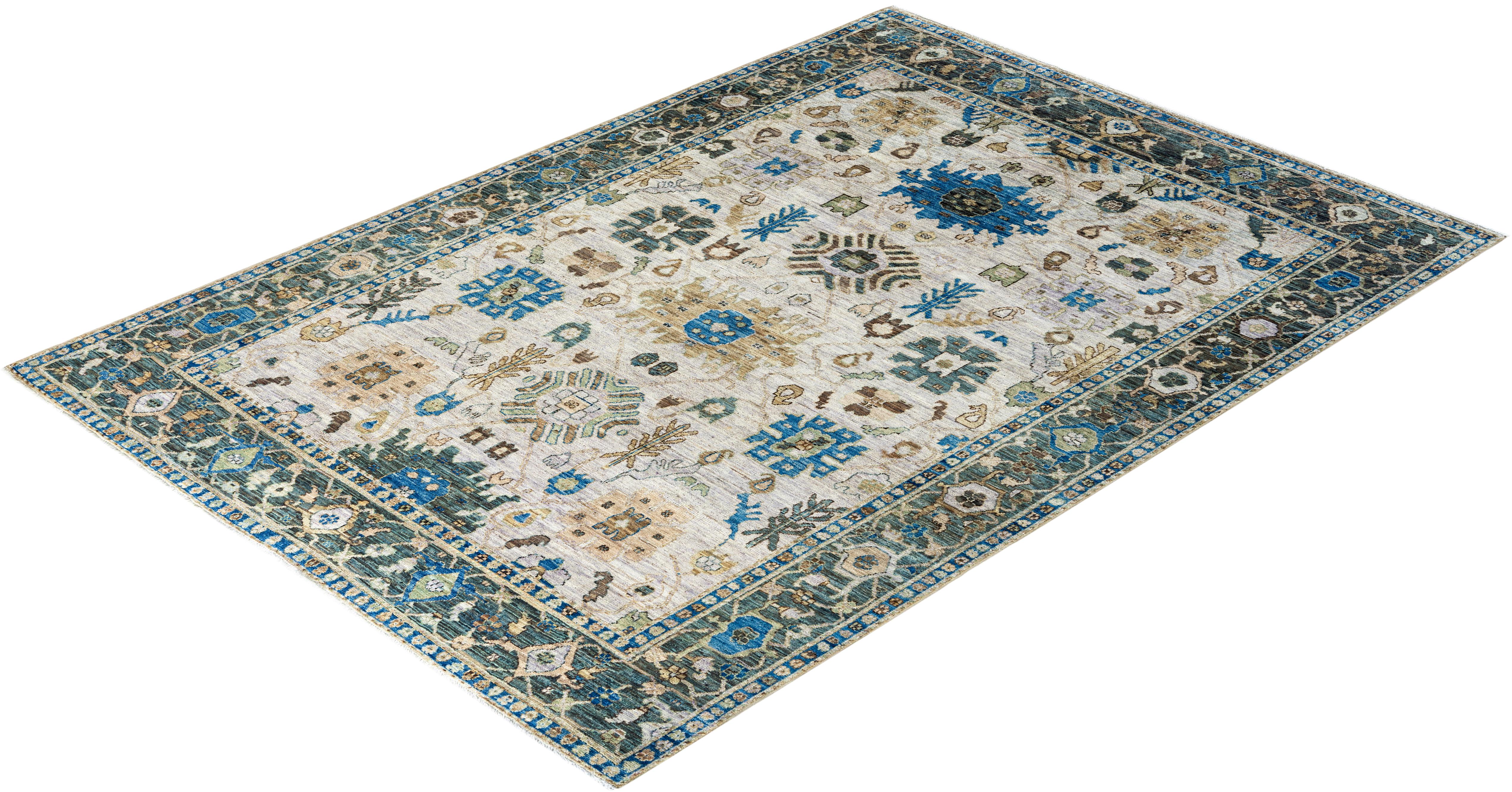 Tapis traditionnel Serapi noué à la main en laine beige en vente 2