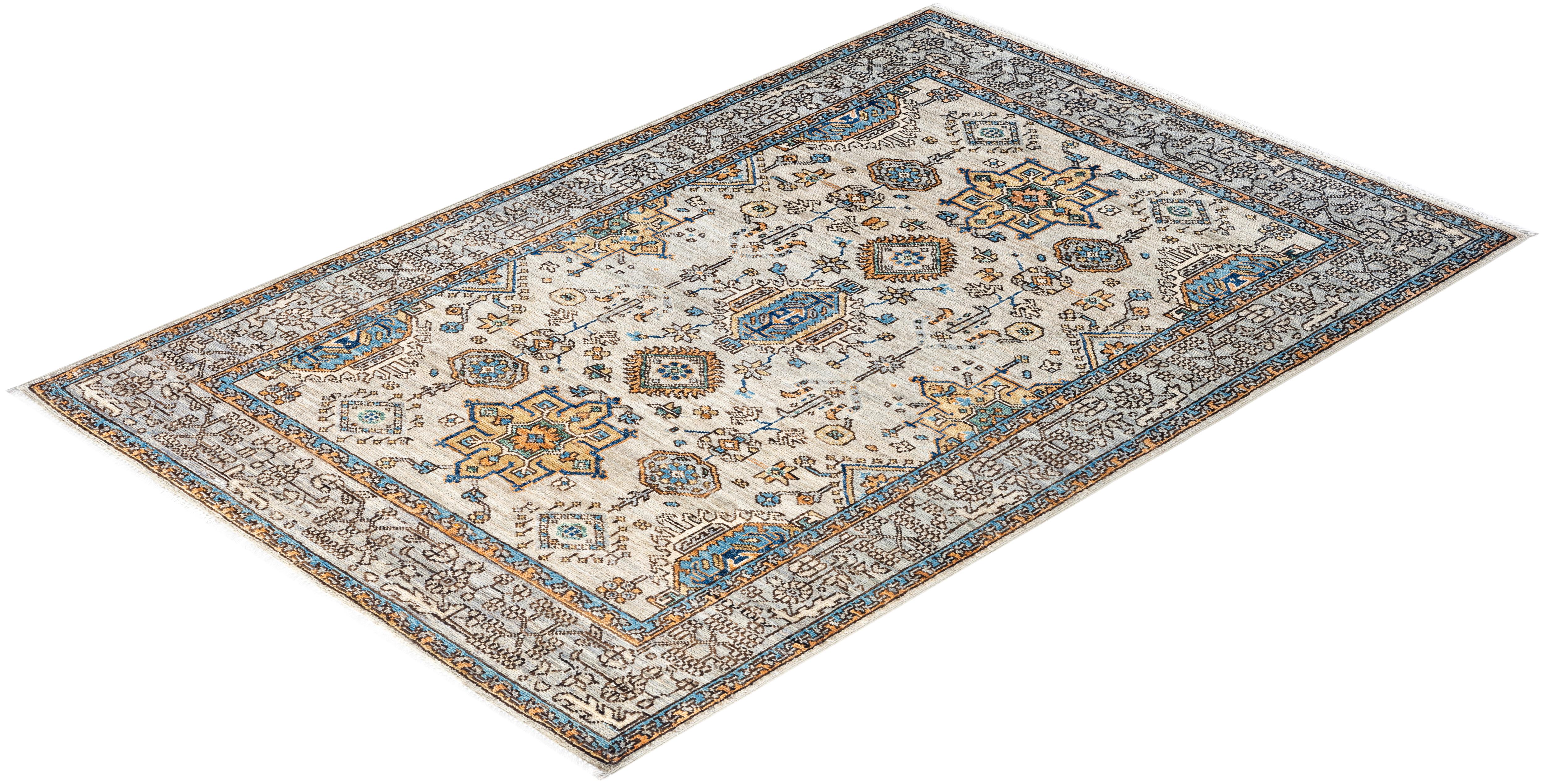 Tapis traditionnel Serapi noué à la main en laine beige en vente 2