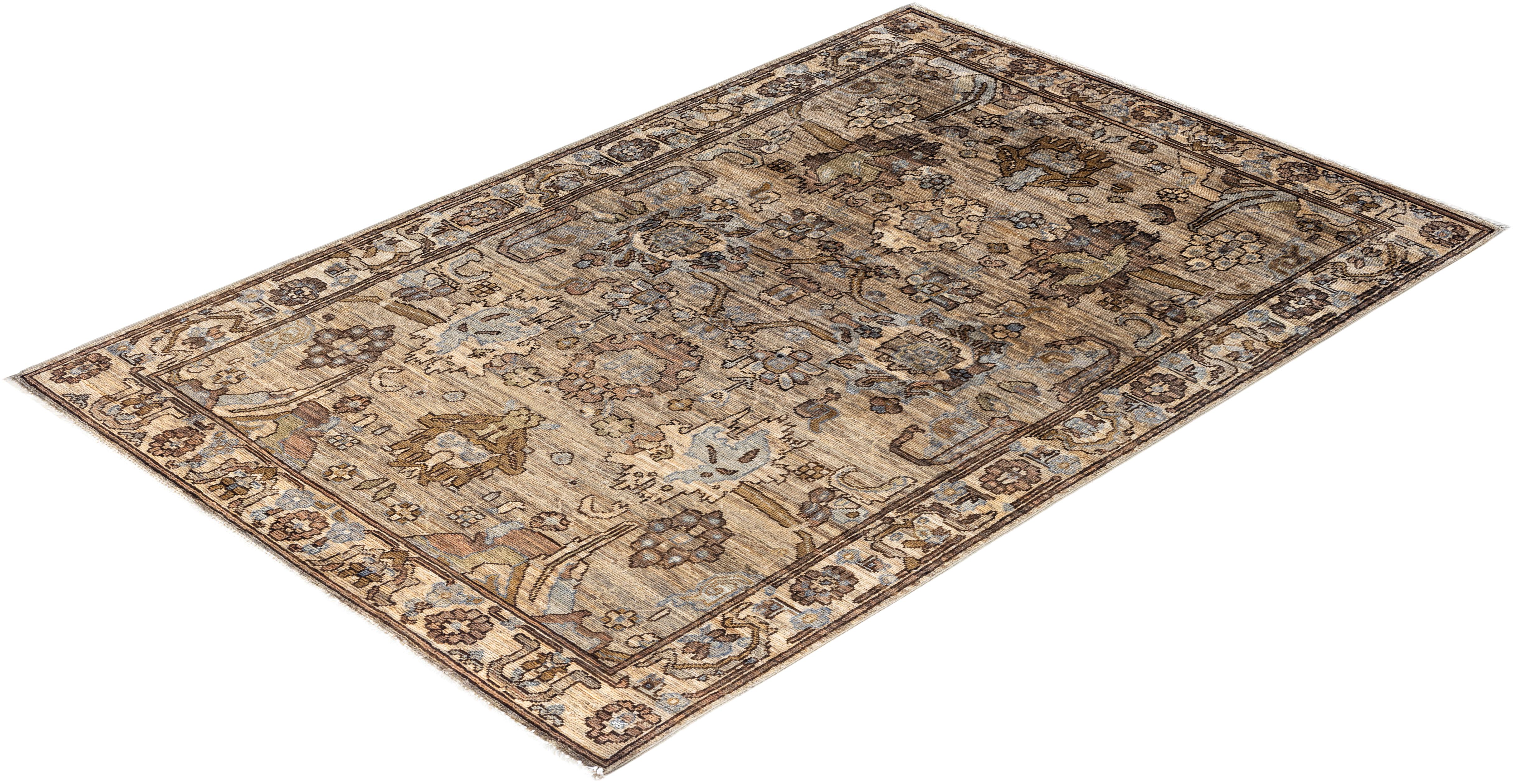 Tapis traditionnel Serapi noué à la main en laine beige en vente 2