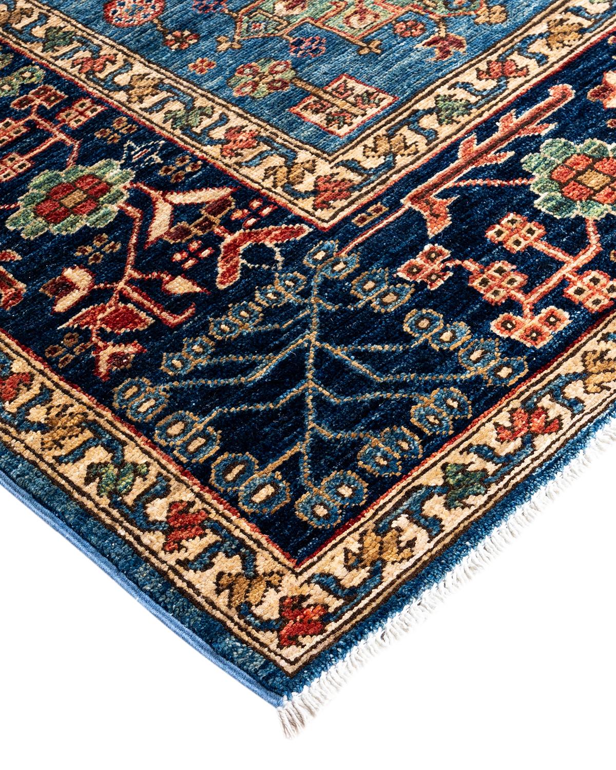 La fabrication des tapis persans dans toute sa splendeur a inspiré les couleurs riches, les motifs géométriques élaborés et les détails botaniques de la collection Serapi. Avec pas moins de 100 nœuds par pouce, ces tapis fabriqués à la main sont