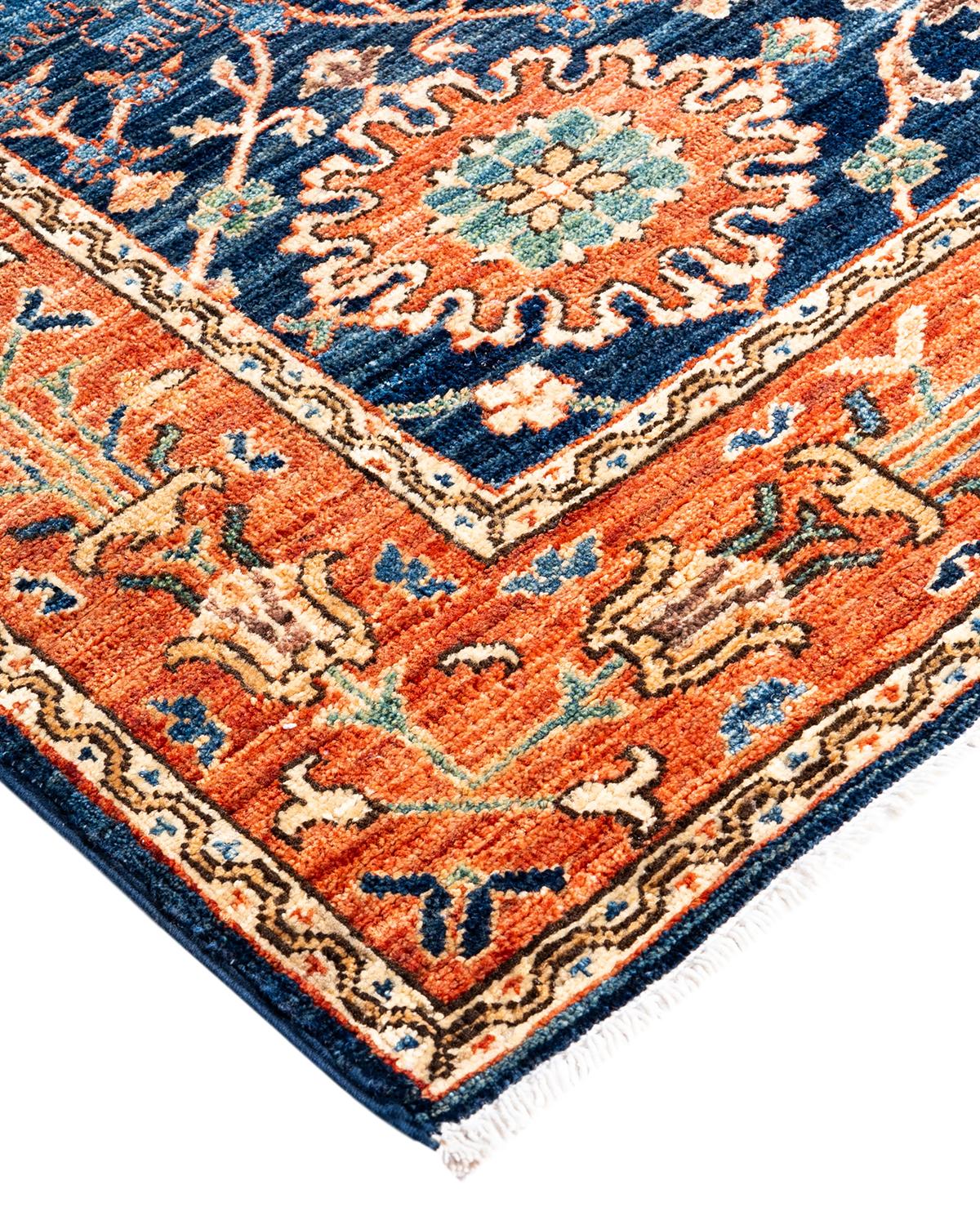 La fabrication des tapis persans dans toute sa splendeur a inspiré les couleurs riches, les motifs géométriques élaborés et les détails botaniques de la collection Serapi. Avec pas moins de 100 nœuds par pouce, ces tapis fabriqués à la main sont
