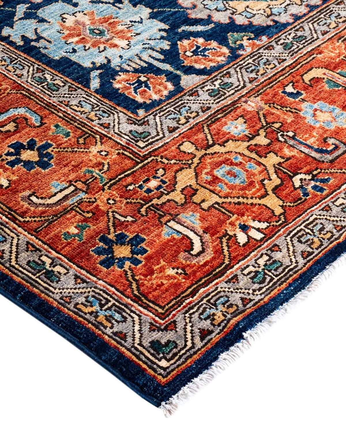 La fabrication des tapis persans dans toute sa splendeur a inspiré les couleurs riches, les motifs géométriques élaborés et les détails botaniques de la collection Serapi. Avec pas moins de 100 nœuds par pouce, ces tapis fabriqués à la main sont