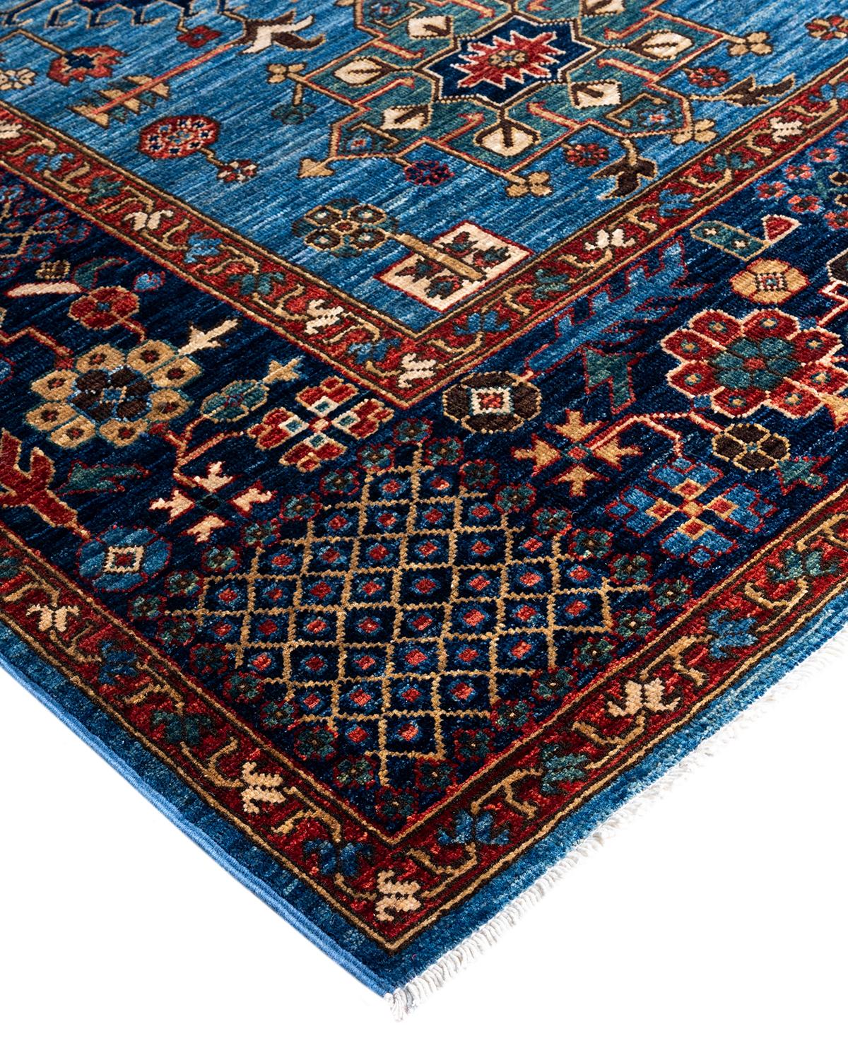 La fabrication des tapis persans dans toute sa splendeur a inspiré les couleurs riches, les motifs géométriques élaborés et les détails botaniques de la collection Serapi. Avec pas moins de 100 nœuds par pouce, ces tapis fabriqués à la main sont