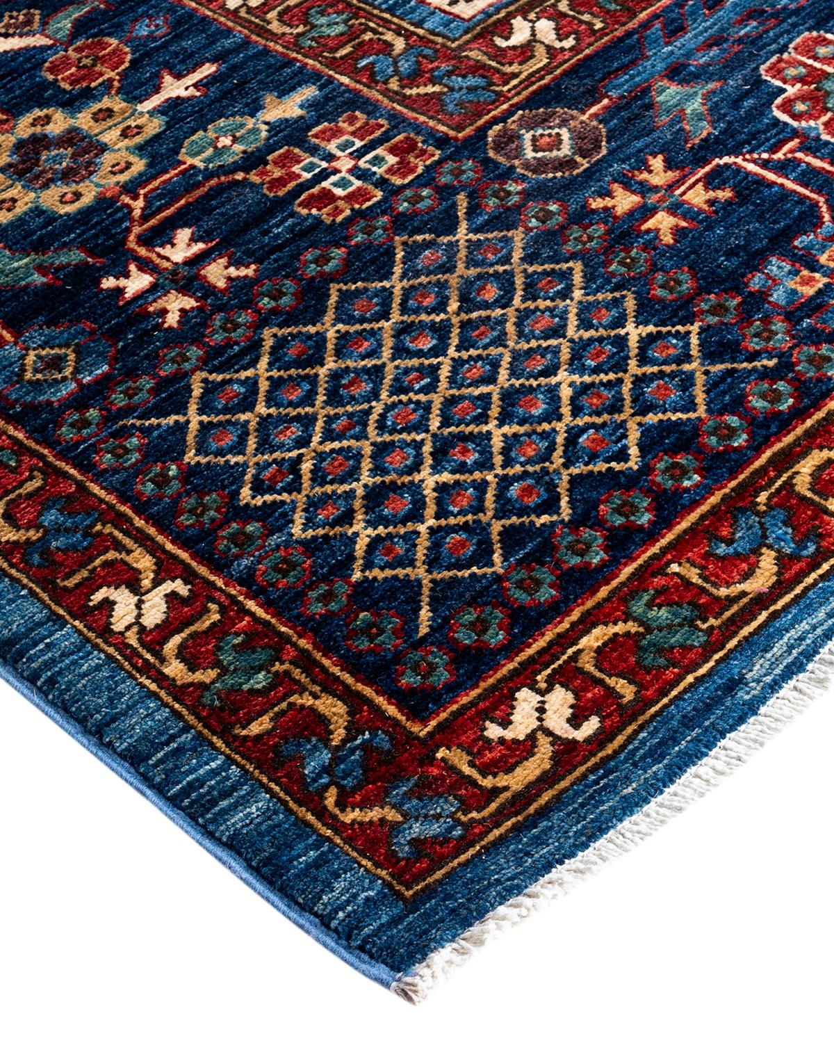La fabrication des tapis persans dans toute sa splendeur a inspiré les couleurs riches, les motifs géométriques élaborés et les détails botaniques de la collection Serapi. Avec pas moins de 100 nœuds par pouce, ces tapis fabriqués à la main sont