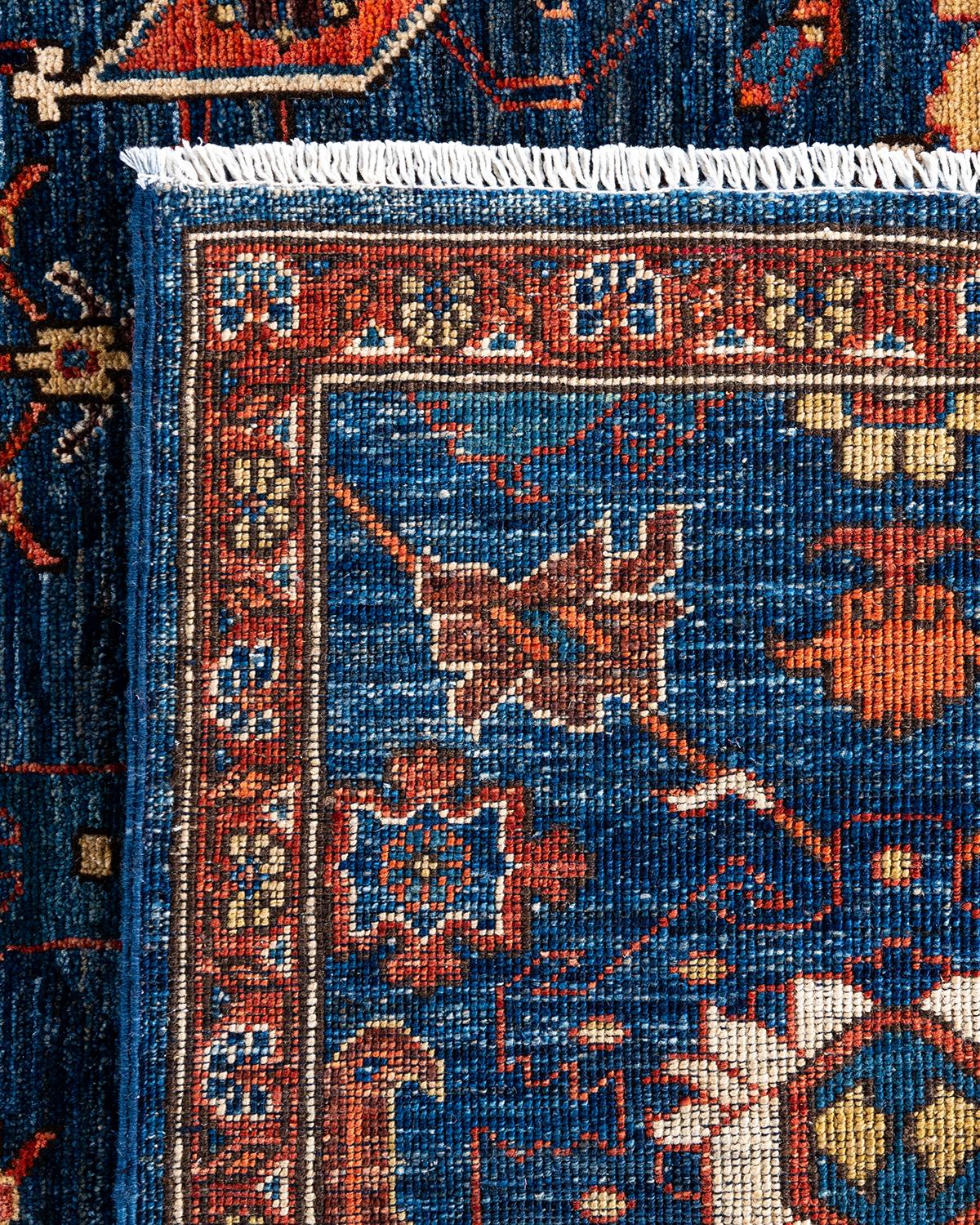 XXI secolo e contemporaneo  Tappeto tradizionale Serapi in lana annodata a mano di colore blu in vendita