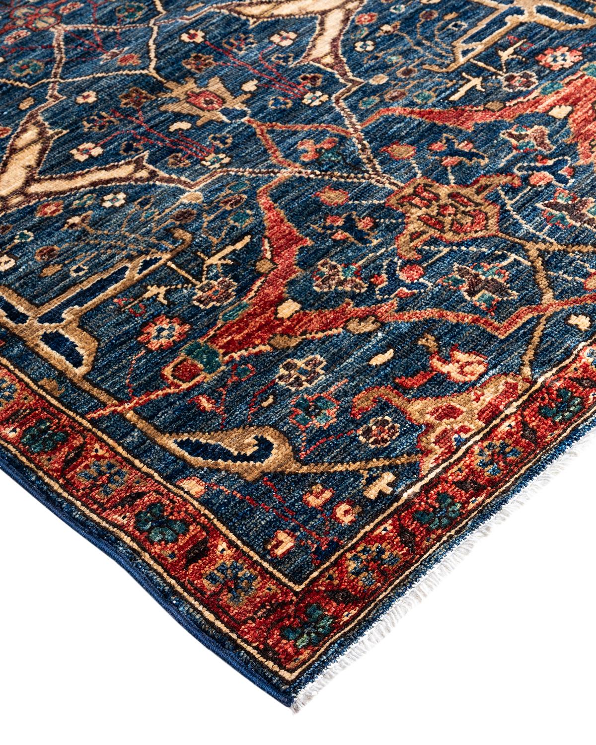 La fabricación de alfombras persas en su máxima expresión inspiró los ricos colores, los elaborados motivos geométricos y los detalles botánicos de la colección Serapi. Con hasta 100 nudos por pulgada, estas alfombras artesanales son tan duraderas