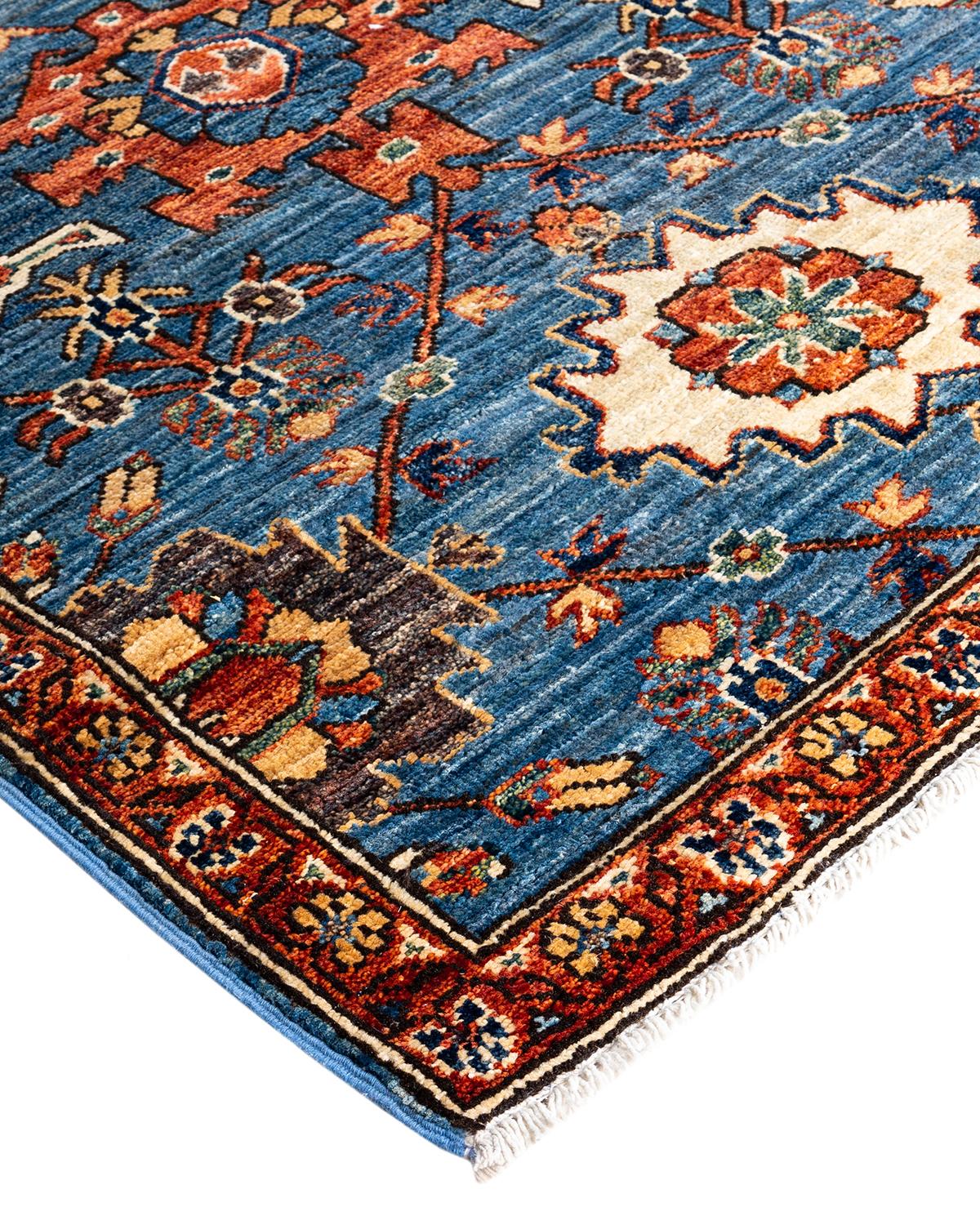 La fabrication des tapis persans dans toute sa splendeur a inspiré les couleurs riches, les motifs géométriques élaborés et les détails botaniques de la collection Serapi. Avec pas moins de 100 nœuds par pouce, ces tapis fabriqués à la main sont