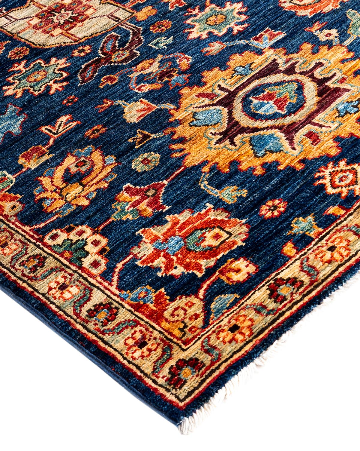 La fabrication des tapis persans dans toute sa splendeur a inspiré les couleurs riches, les motifs géométriques élaborés et les détails botaniques de la collection Serapi. Avec pas moins de 100 nœuds par pouce, ces tapis fabriqués à la main sont