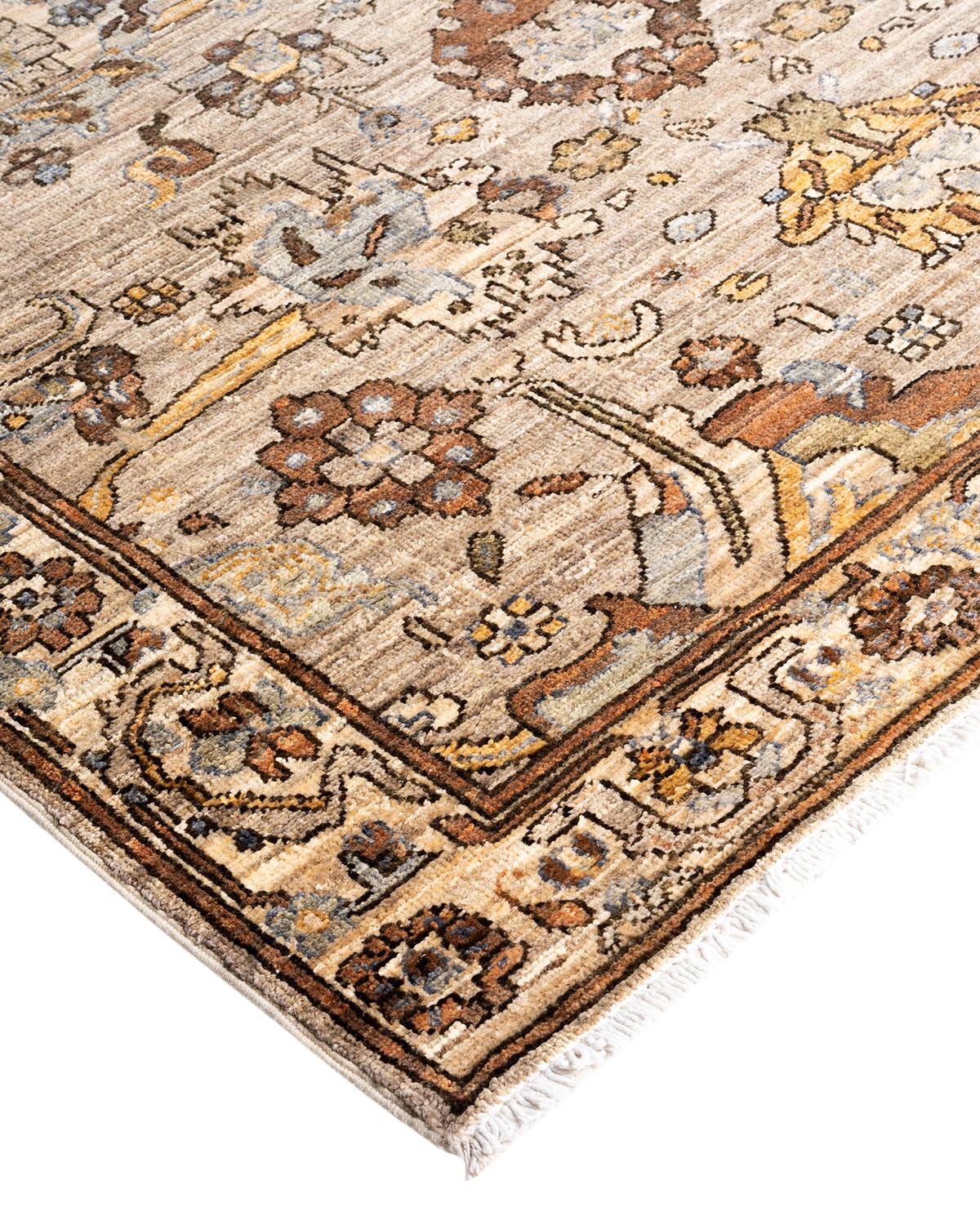 Persische Teppichkunst vom Feinsten inspirierte zu den satten Farben, den kunstvollen geometrischen Motiven und den botanischen Details der Serapi Collection. Mit bis zu 100 Knoten pro Zentimeter sind diese handgefertigten Teppiche ebenso langlebig