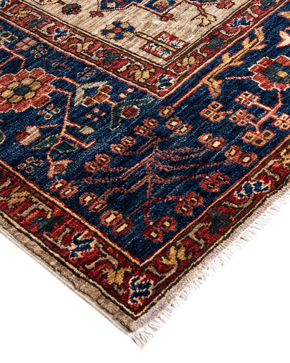 La fabrication des tapis persans dans toute sa splendeur a inspiré les couleurs riches, les motifs géométriques élaborés et les détails botaniques de la collection Serapi. Avec pas moins de 100 nœuds par pouce, ces tapis fabriqués à la main sont