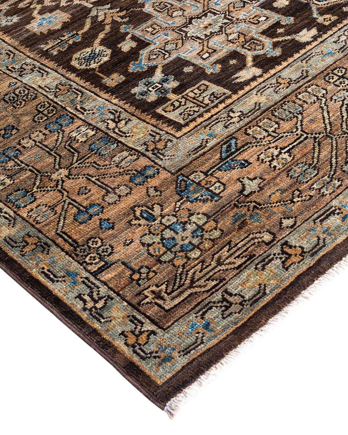 La fabrication des tapis persans dans toute sa splendeur a inspiré les couleurs riches, les motifs géométriques élaborés et les détails botaniques de la collection Serapi. Avec pas moins de 100 nœuds par pouce, ces tapis fabriqués à la main sont