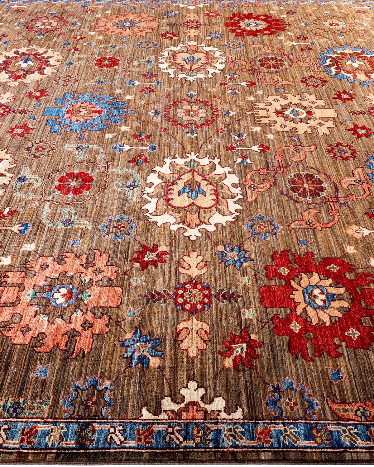 Traditional Serapi Hand Knotted Wool Brown Area Rug In New Condition For Sale In Norwalk, CT