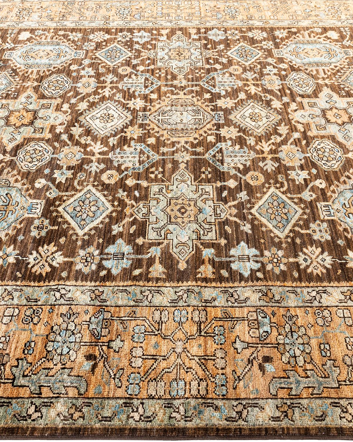 Traditional Serapi Hand Knotted Wool Brown Area Rug In New Condition For Sale In Norwalk, CT