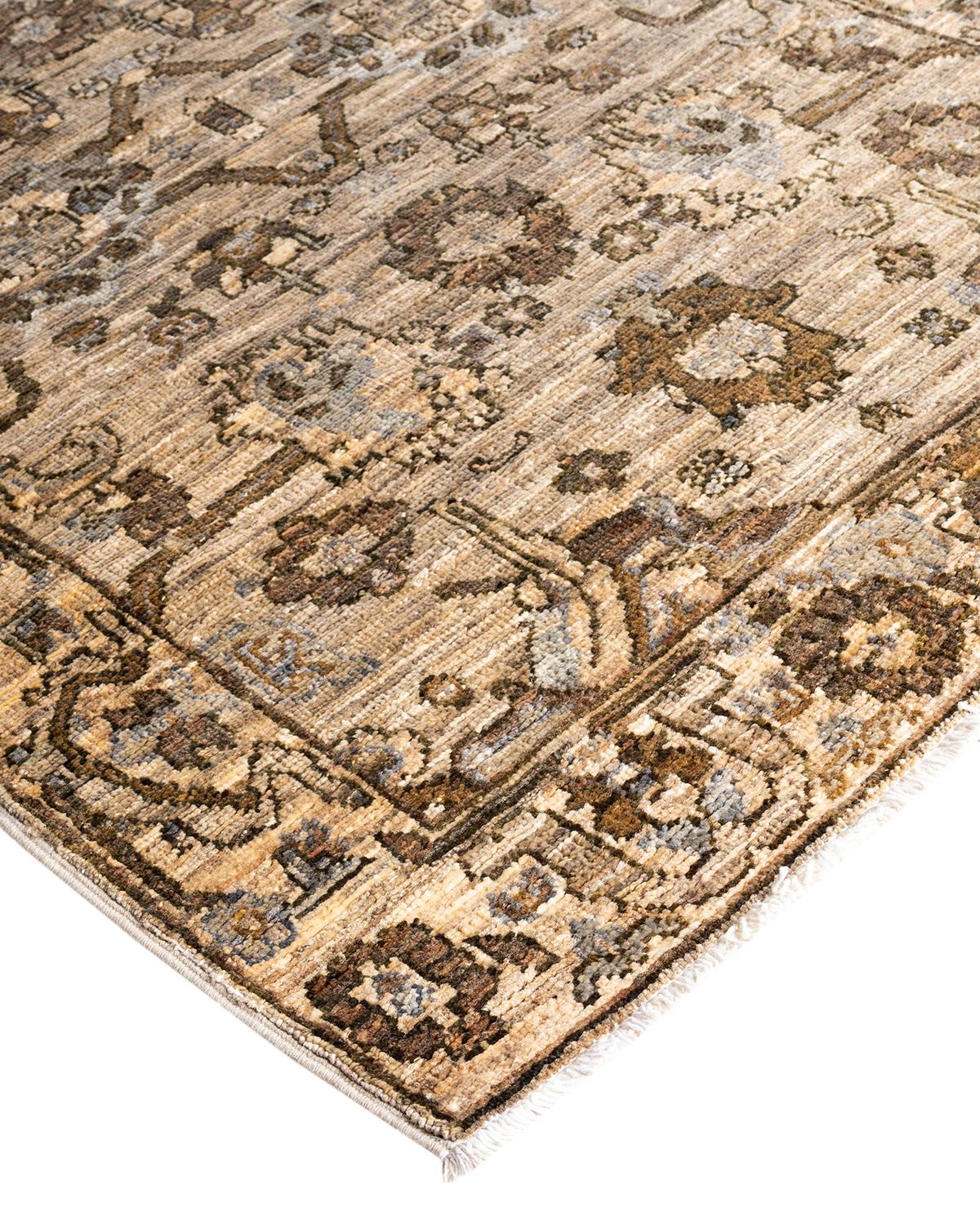 Persische Teppichkunst vom Feinsten inspirierte zu den satten Farben, den kunstvollen geometrischen Motiven und den botanischen Details der Serapi Collection. Mit bis zu 100 Knoten pro Zentimeter sind diese handgefertigten Teppiche ebenso langlebig
