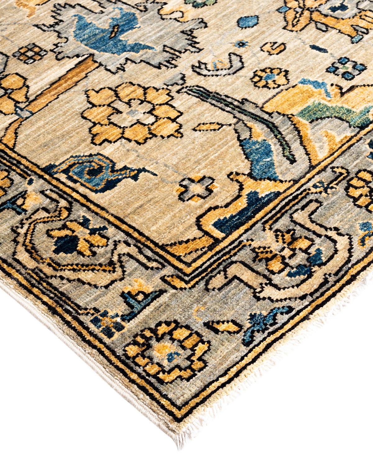 Persische Teppichkunst vom Feinsten inspirierte zu den satten Farben, den kunstvollen geometrischen Motiven und den botanischen Details der Serapi Collection. Mit bis zu 100 Knoten pro Zentimeter sind diese handgefertigten Teppiche ebenso langlebig