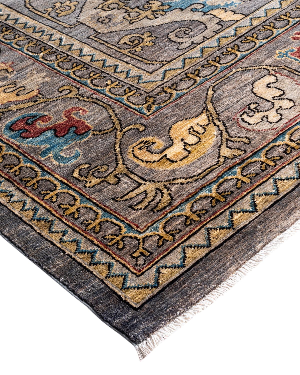 La fabrication des tapis persans dans toute sa splendeur a inspiré les couleurs riches, les motifs géométriques élaborés et les détails botaniques de la collection Serapi. Avec pas moins de 100 nœuds par pouce, ces tapis fabriqués à la main sont